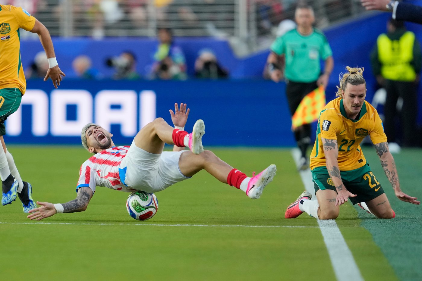 Australia clinches knockout round spot with 0-0 draw; Paraguay also likely to advance | iNFOnews.ca Australia clinches knockout round spot with 0-0 draw; Paraguay also likely to advance | iNFOnews.ca