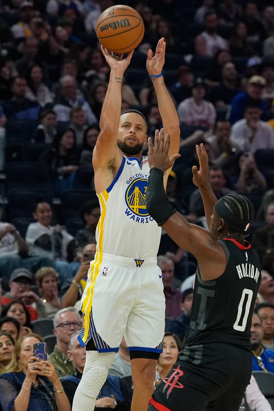After missing more than 2 months with right knee injury, Stephen Curry returns for Warriors | iNFOnews.ca