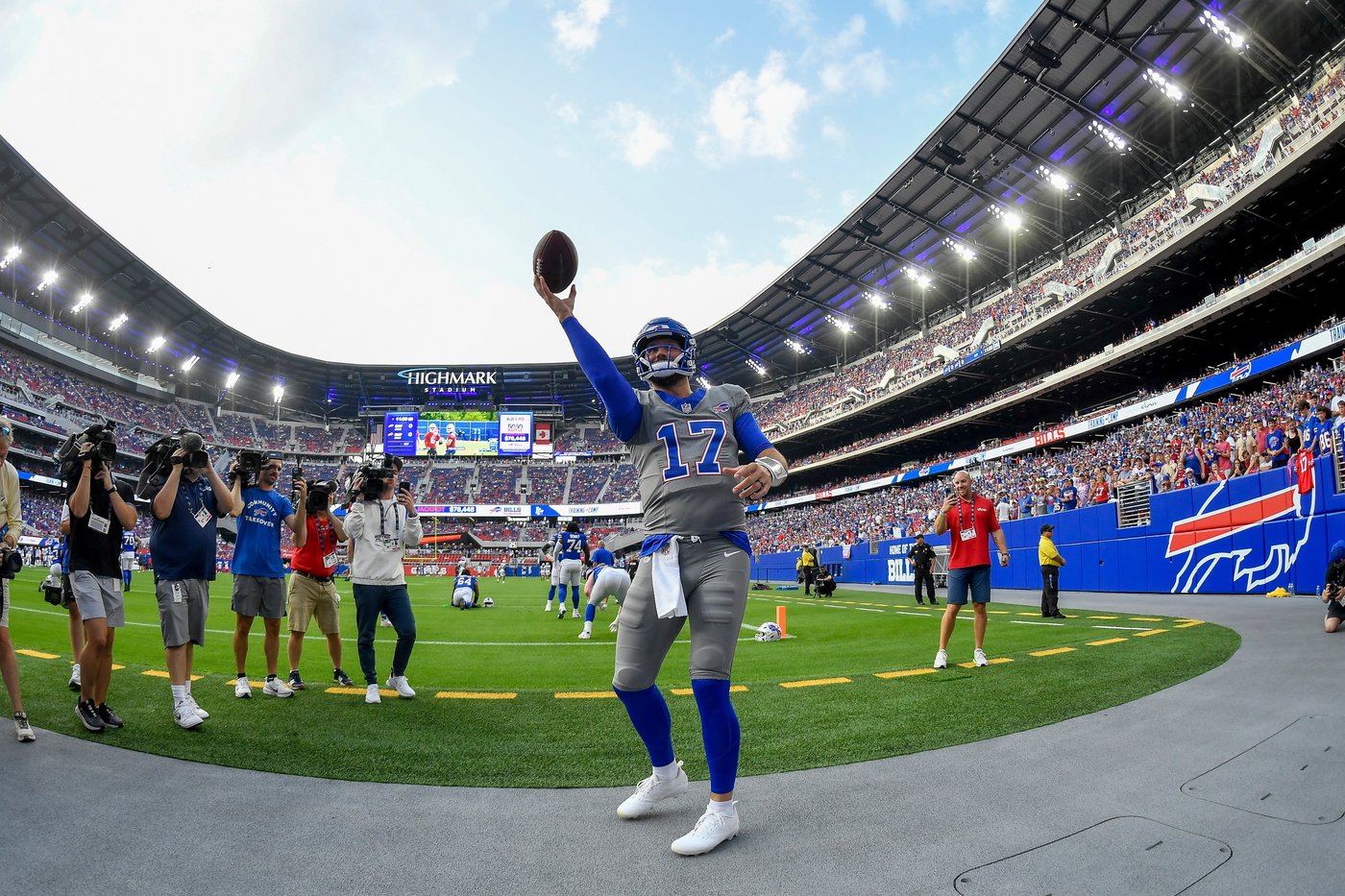 Bills coach Joe Brady enjoys father-son moment before team holds first practice in new stadium | iNFOnews.ca