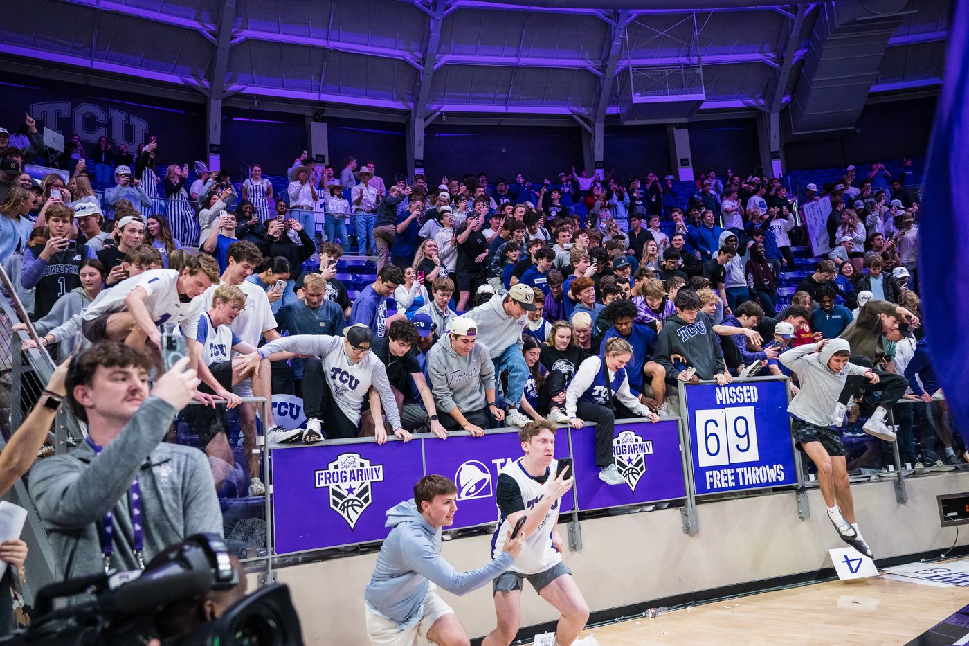 TCU reels off final 12 points to upset No. 5 Iowa State 62-55 | iNFOnews.ca