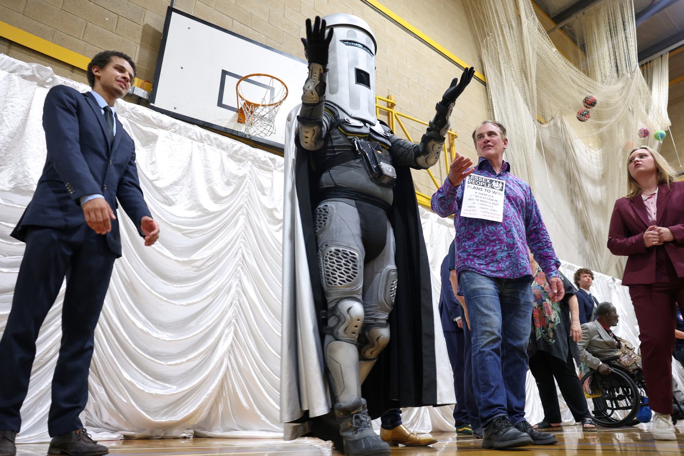 Reform UK leader Nigel Farage beats Count Binface in widely mocked British election | iNFOnews.ca