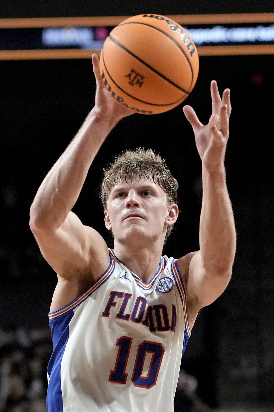 Florida's Thomas Haugh chooses friends, siblings and another title chase over NBA life | iNFOnews.ca