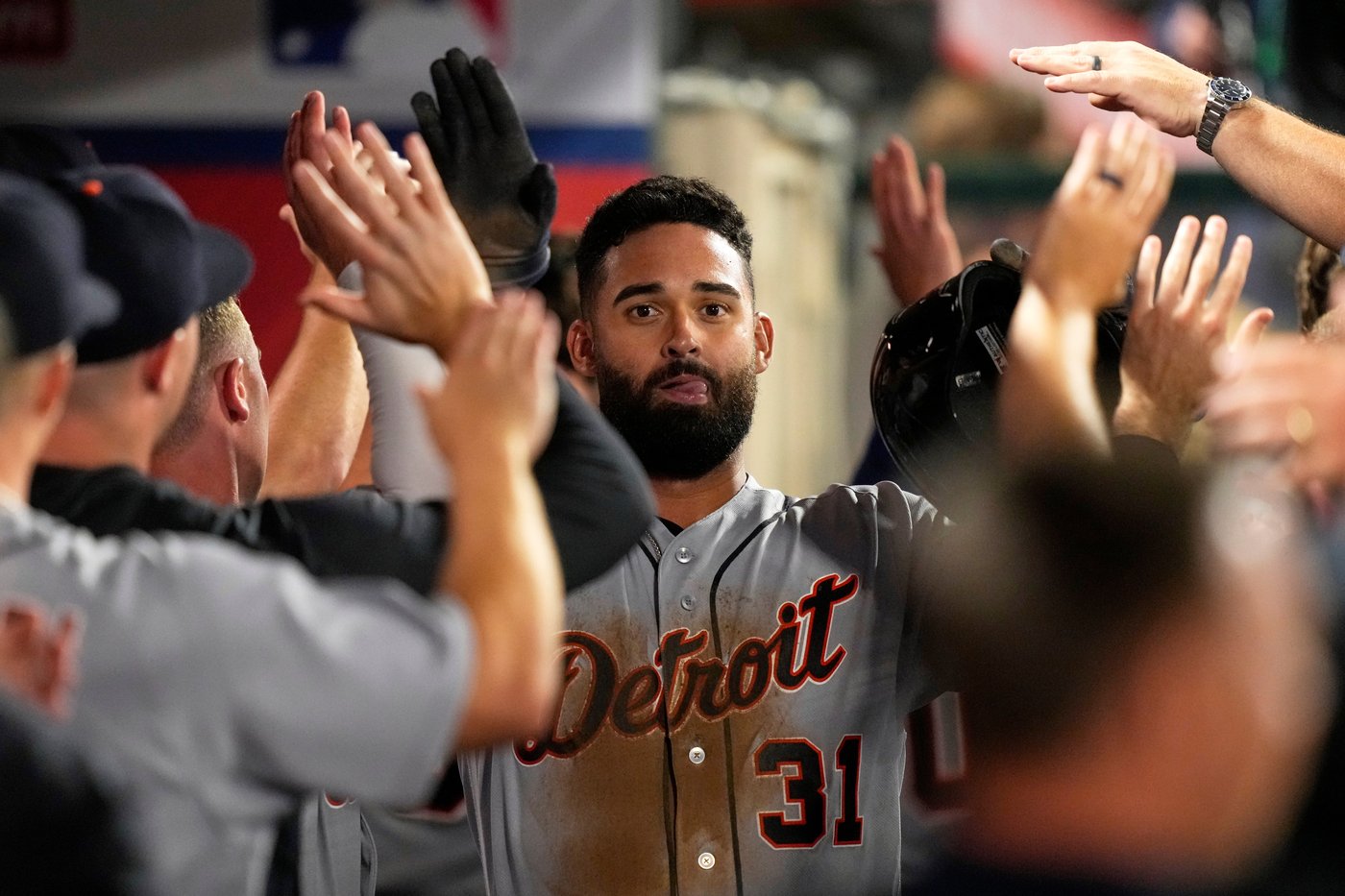 Lee hits clutch double in 9th and Tigers hold on for 2-1 comeback win over Angels | iNFOnews.ca