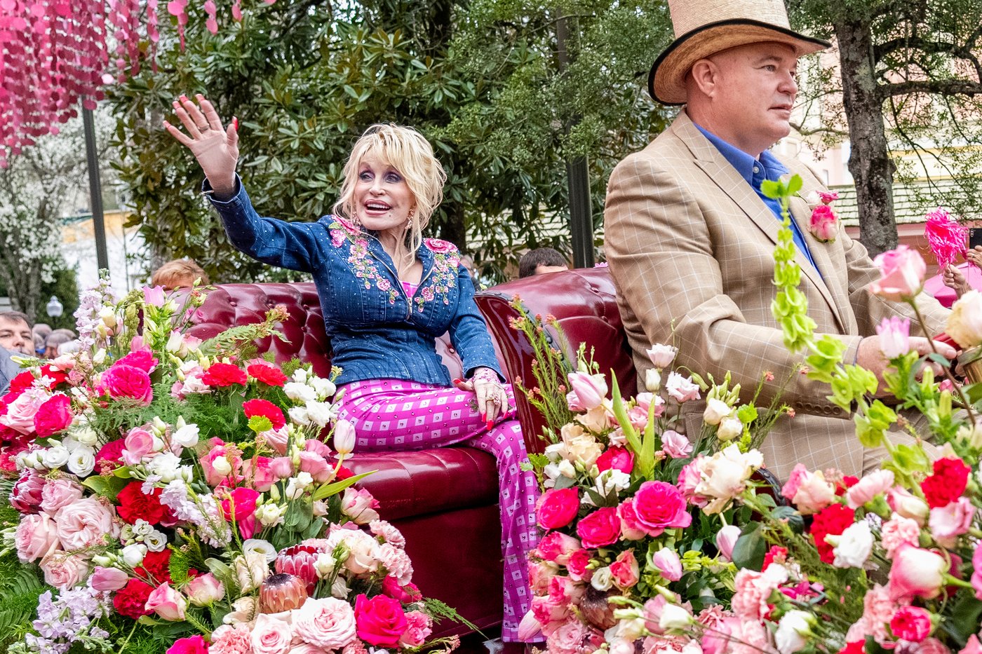 Dolly Parton built a better world, with rhinestones and songs | iNFOnews.ca
