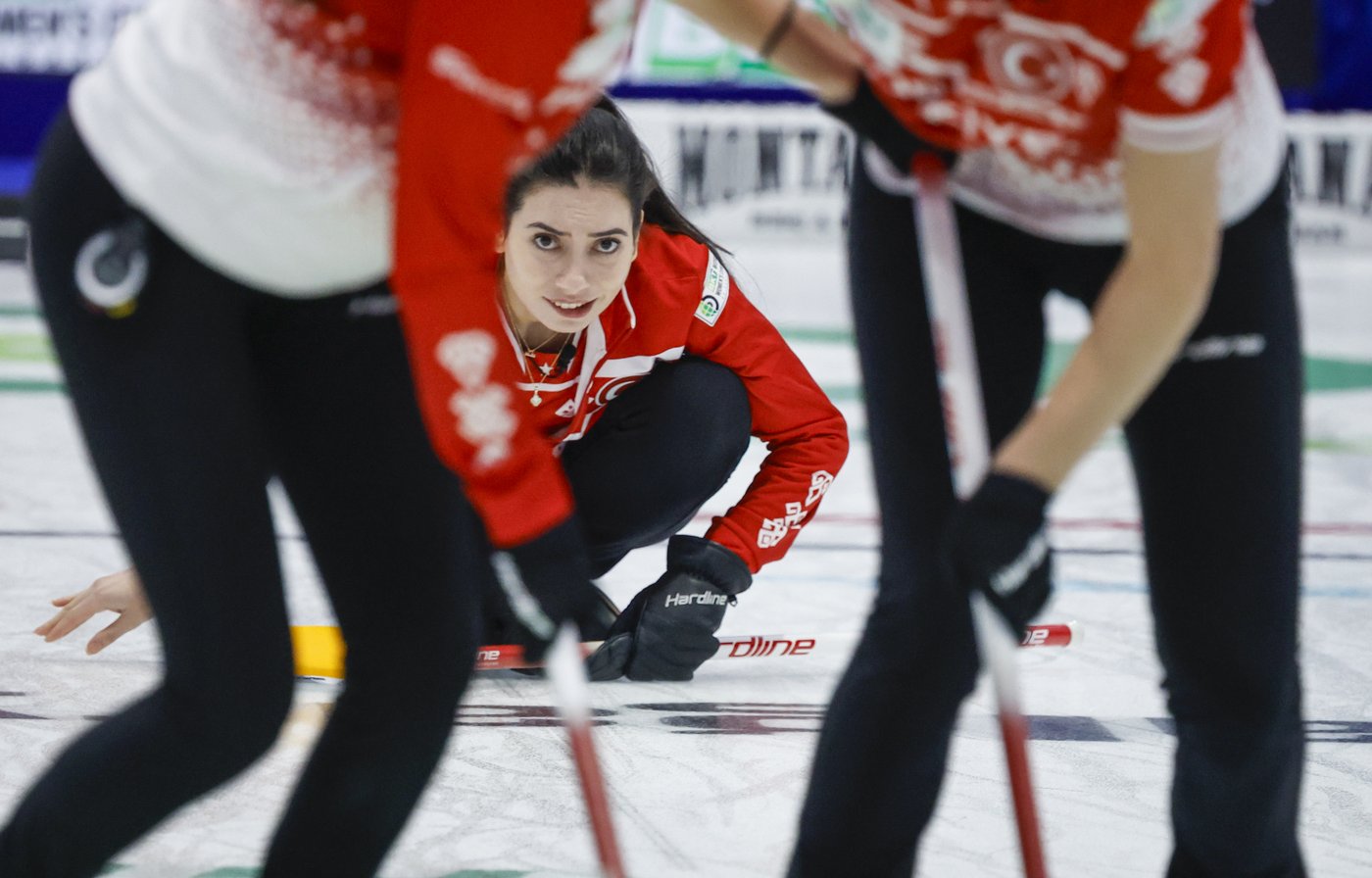 Canada's Einarson bounces back in women's world curling with win over Turkey | iNFOnews.ca