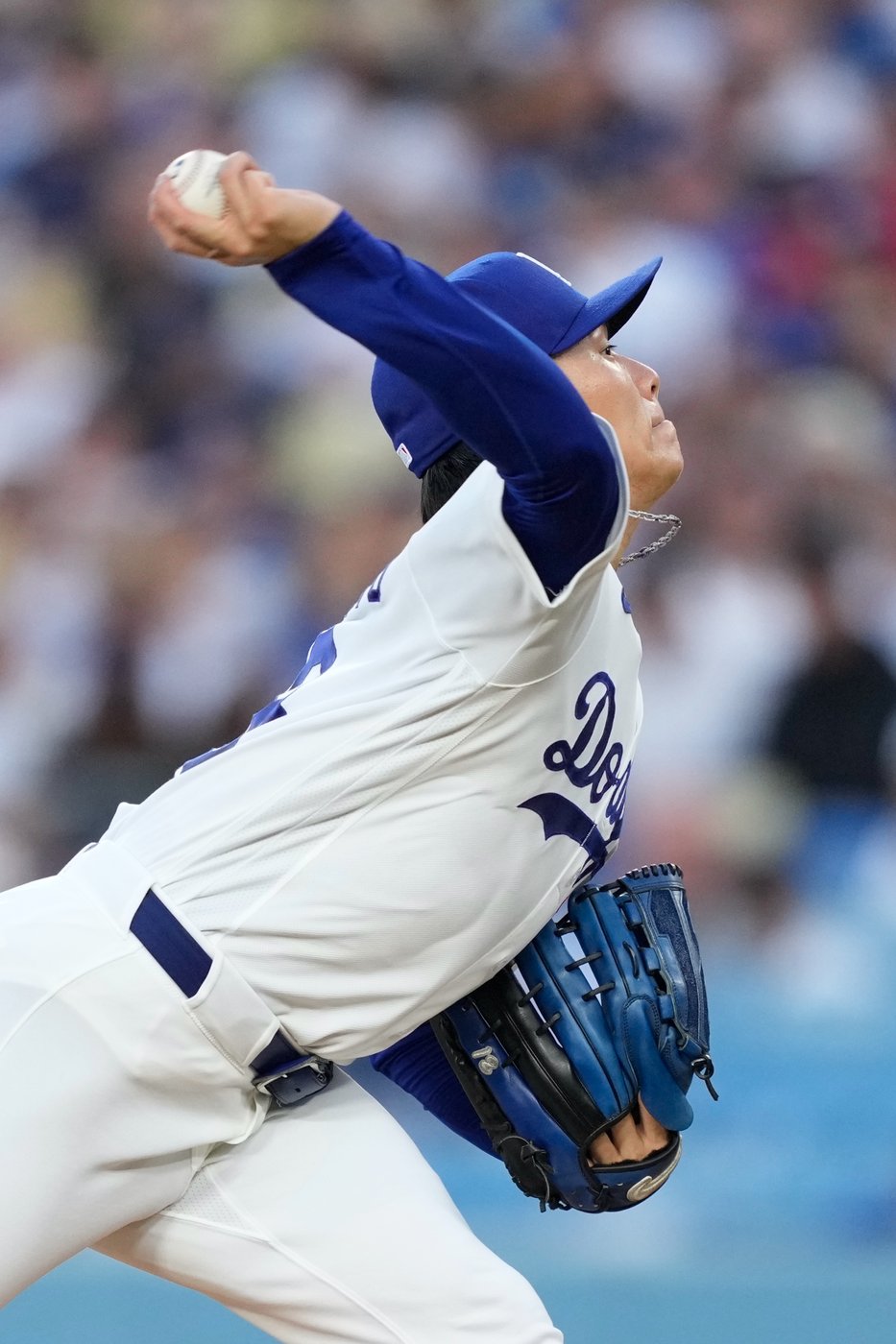 Yoshinobu Yamamoto helps the Dodgers beat the NL-leading Brewers 3-1 | iNFOnews.ca