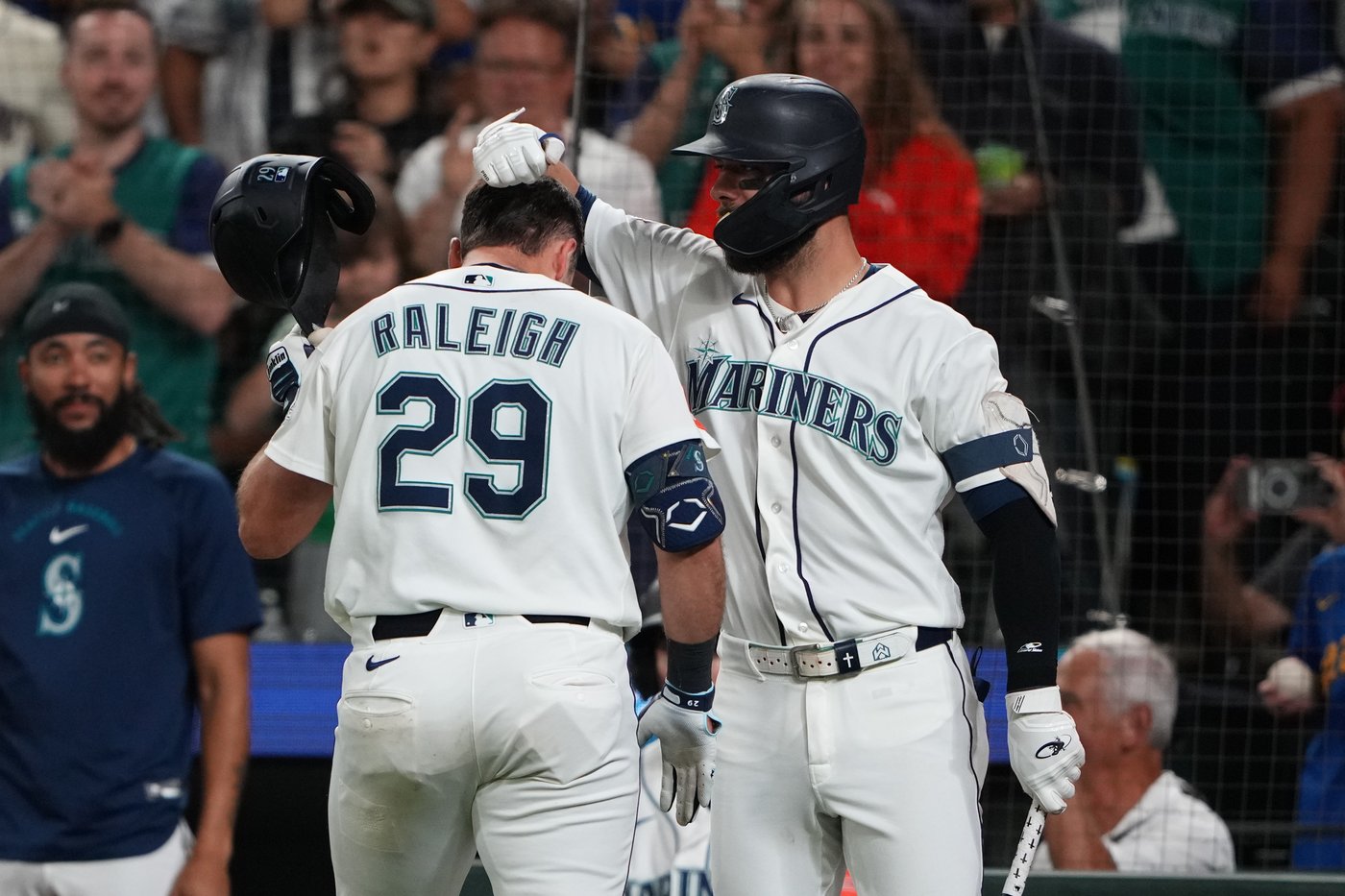 Cal Raleigh hits career-high 3 homers for the Mariners against the Phillies | iNFOnews.ca Cal Raleigh hits career-high 3 homers for the Mariners against the Phillies | iNFOnews.ca