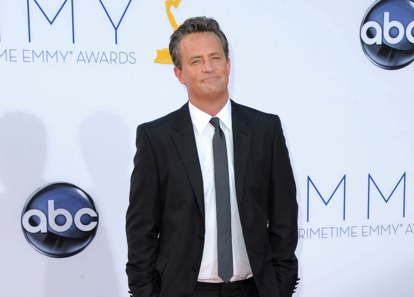 Matthew Perry's 'Friends' keepsakes and artwork go up for auction for foundation named for him | iNFOnews.ca