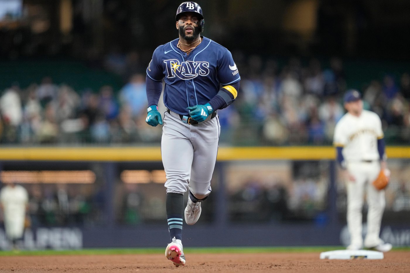 Milwaukee Brewers use 6-run 8th inning to power past Tampa Bay Rays 8-2 | iNFOnews.ca Milwaukee Brewers use 6-run 8th inning to power past Tampa Bay Rays 8-2 | iNFOnews.ca