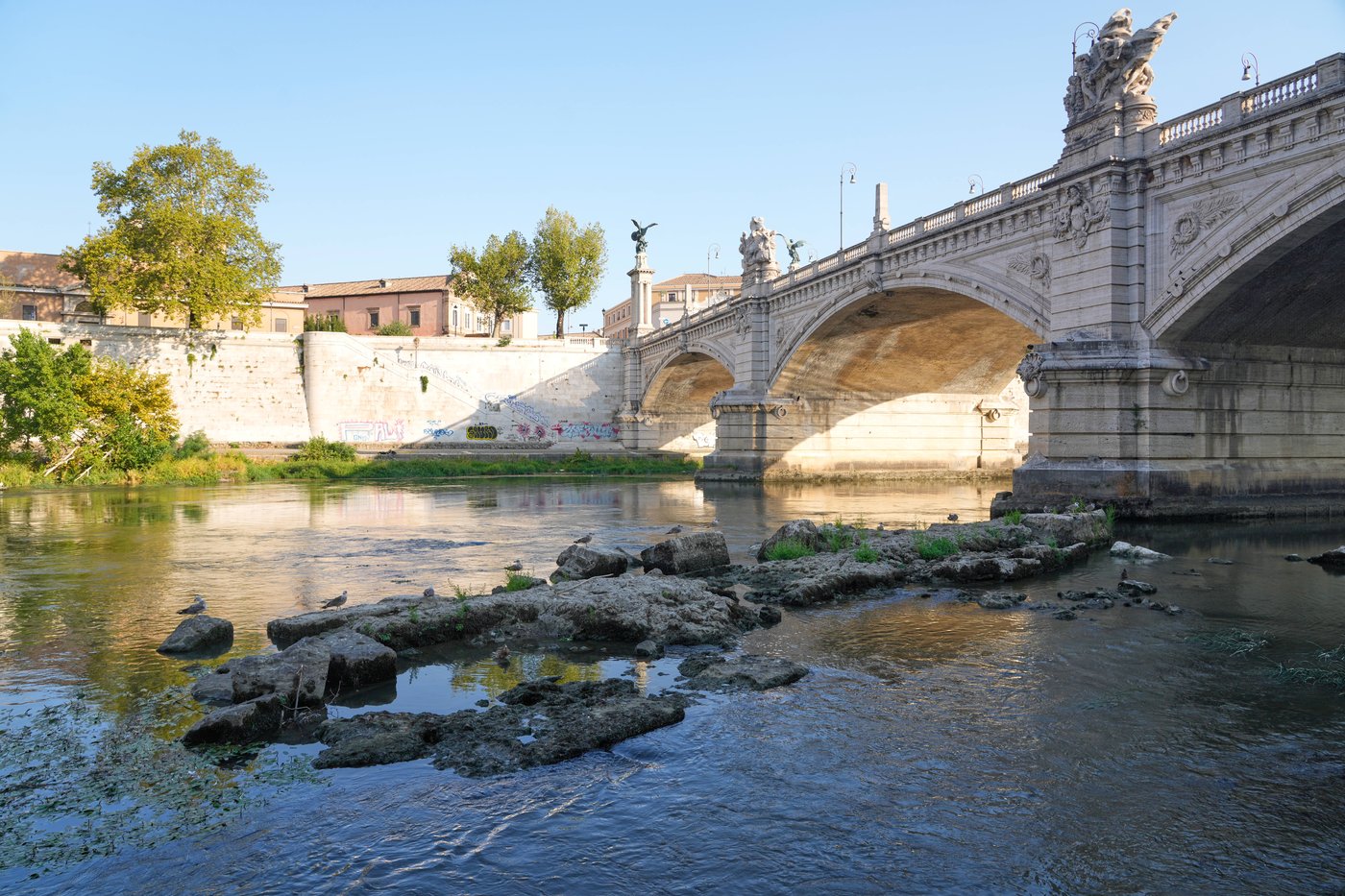 Nero’s Bridge emerges from Tiber River as Rome faces water crisis | iNFOnews.ca
