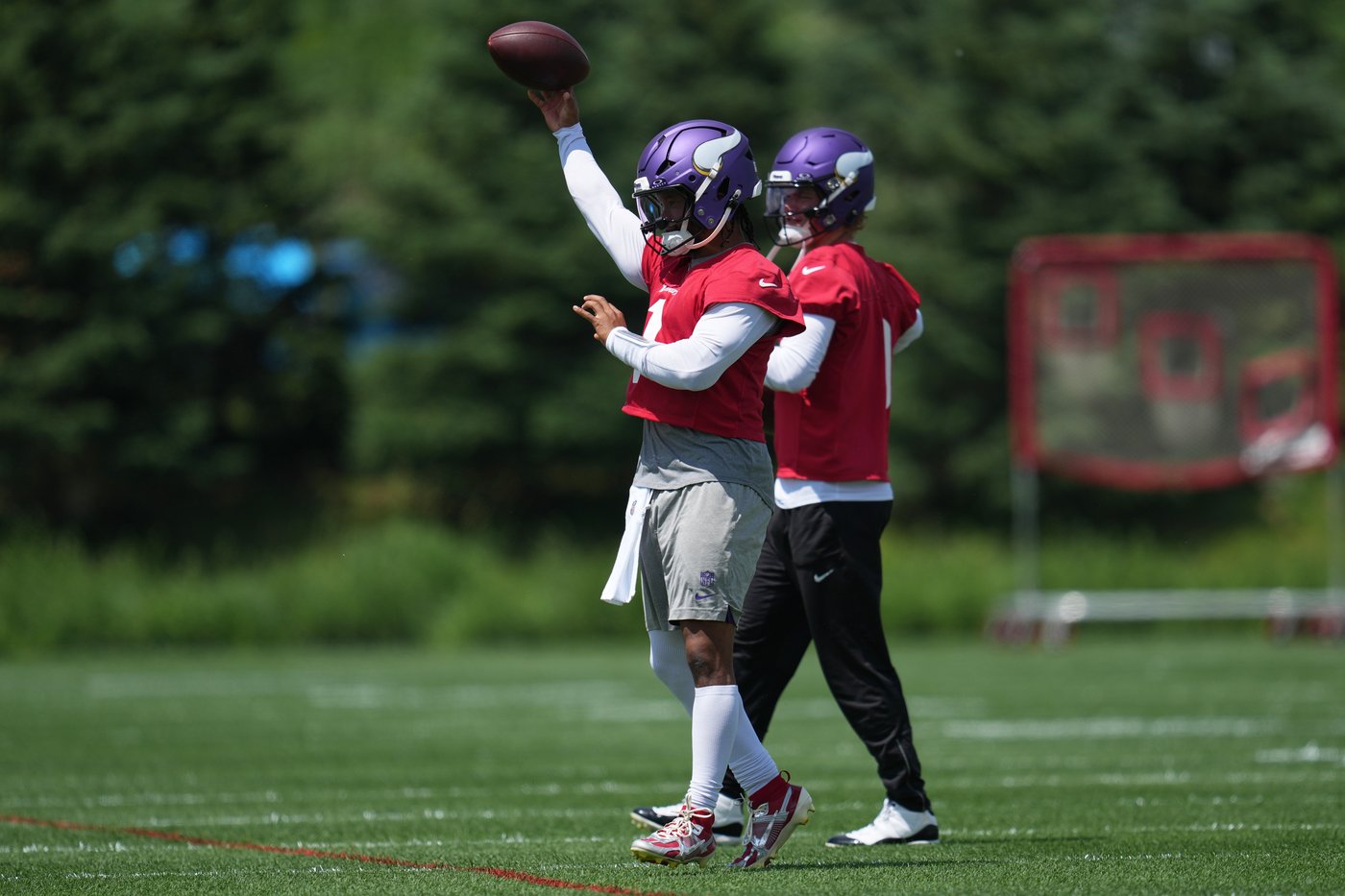 Vikings to start training camp with the Murray-McCarthy turn-taking at QB before declaring a starter | iNFOnews.ca