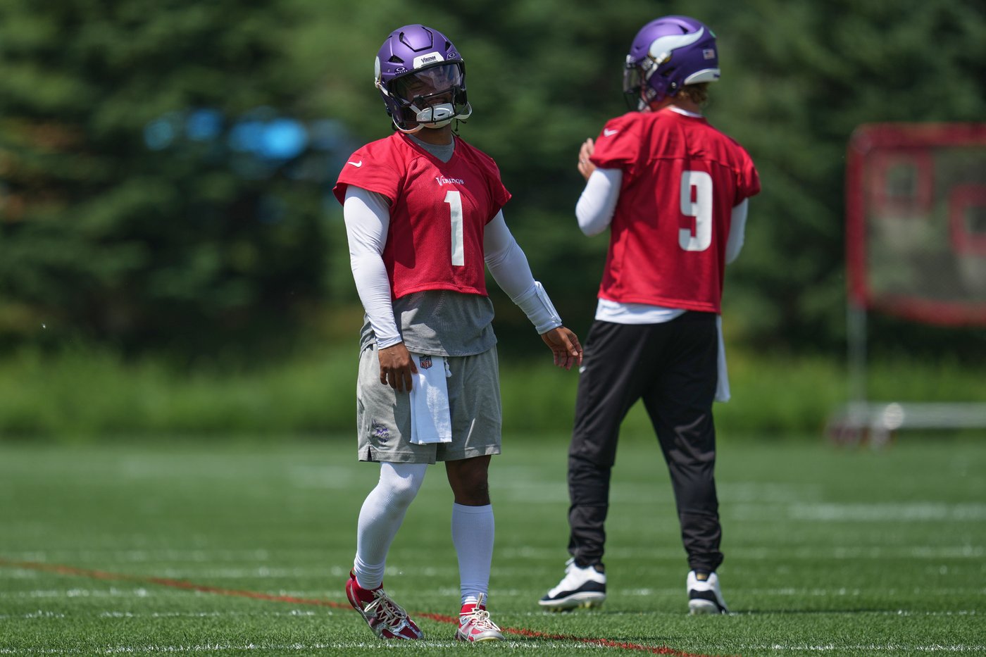 Vikings to start training camp with the Murray-McCarthy turn-taking at QB before declaring a starter | iNFOnews.ca