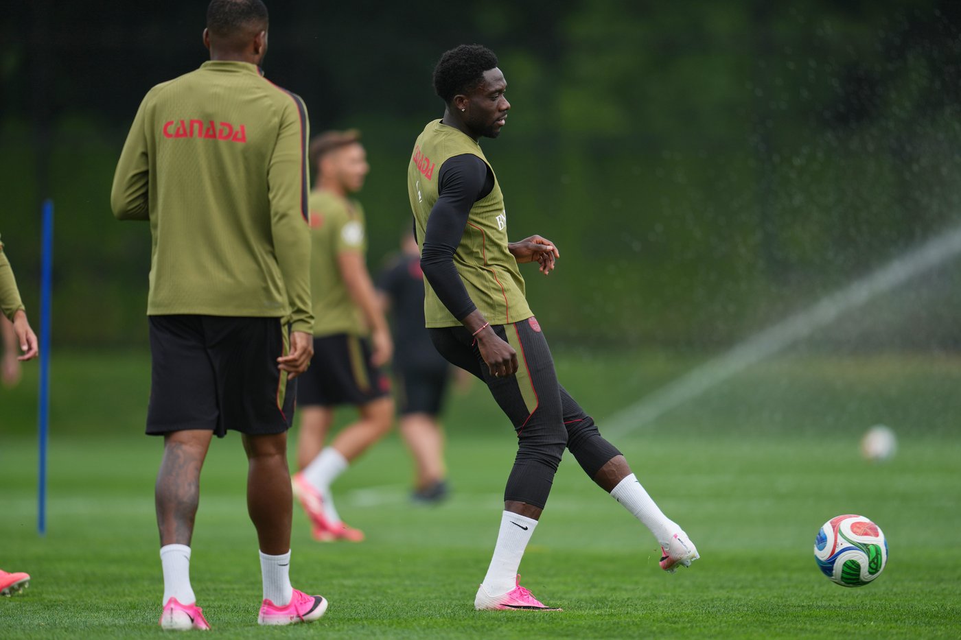 Alphonso Davies still limited in practice as Canada prepares to face Qatar at the World Cup | iNFOnews.ca