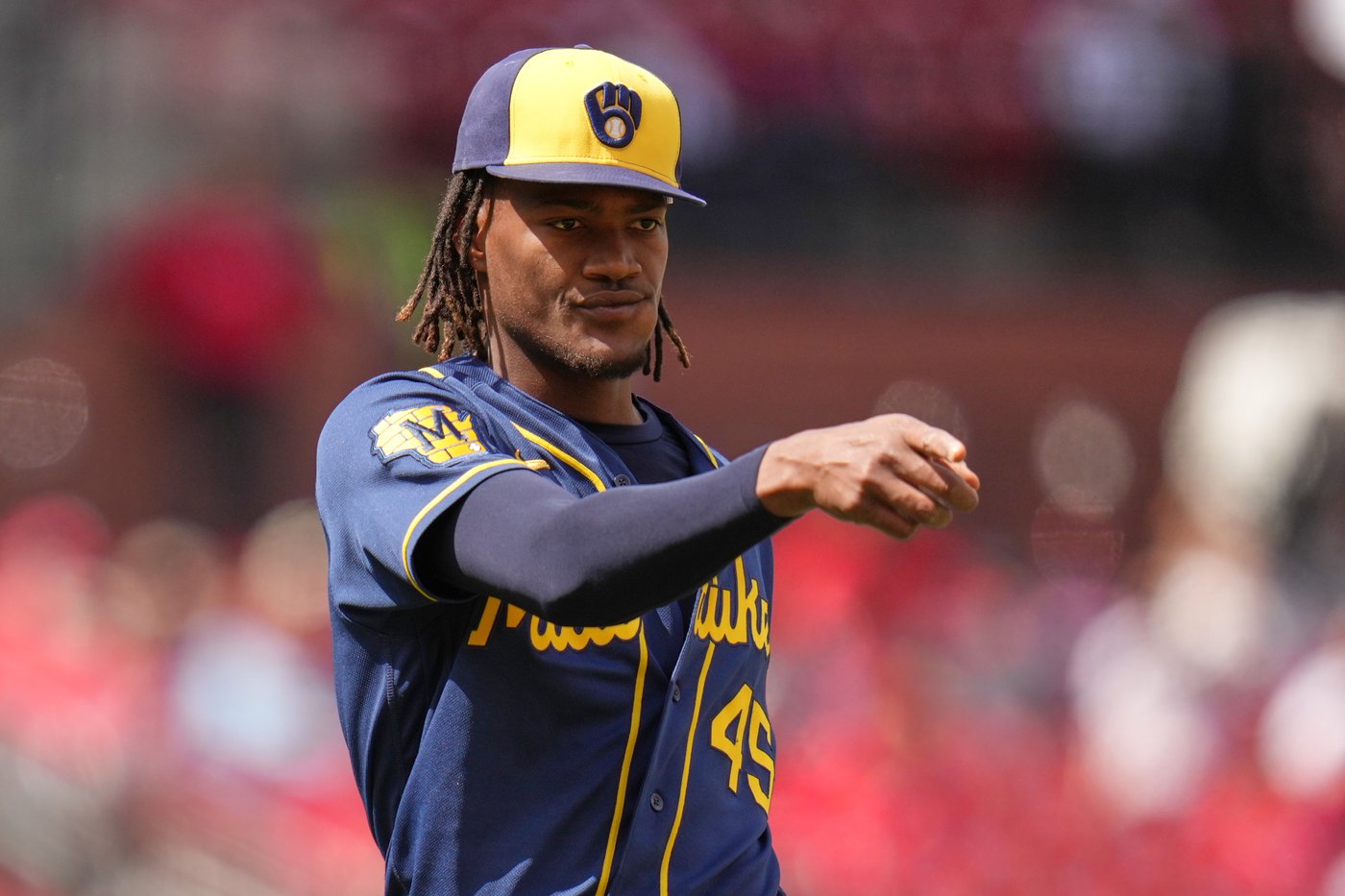 Ashby ties Sale for big league lead with 6th win as Brewers defeat Cardinals 6-2 | iNFOnews.ca