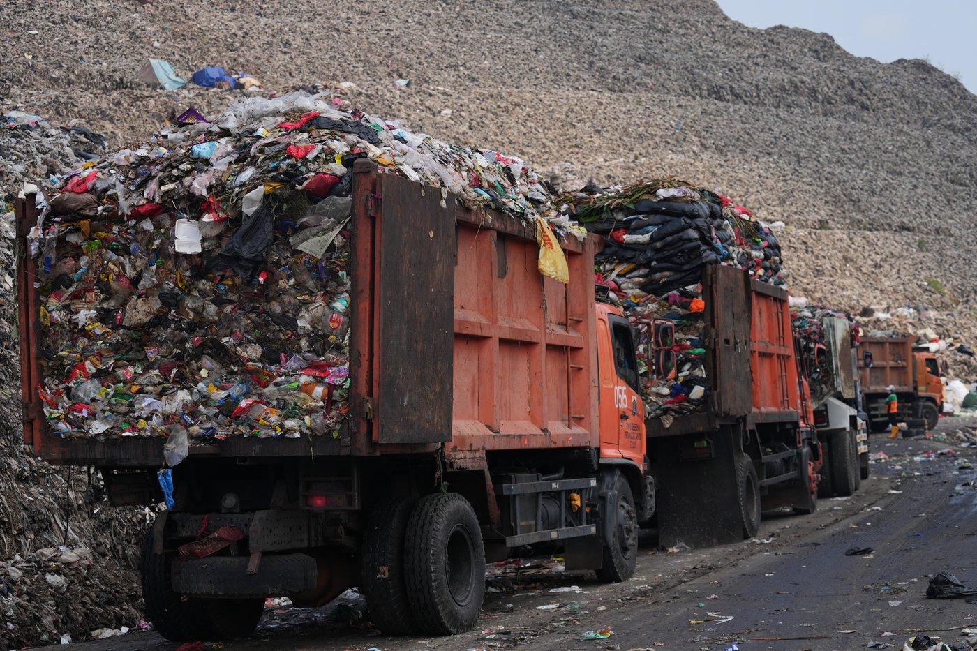 As Indonesia cuts methane emissions, life atop a mountain of garbage begins to change | iNFOnews.ca As Indonesia cuts methane emissions, life atop a mountain of garbage begins to change | iNFOnews.ca