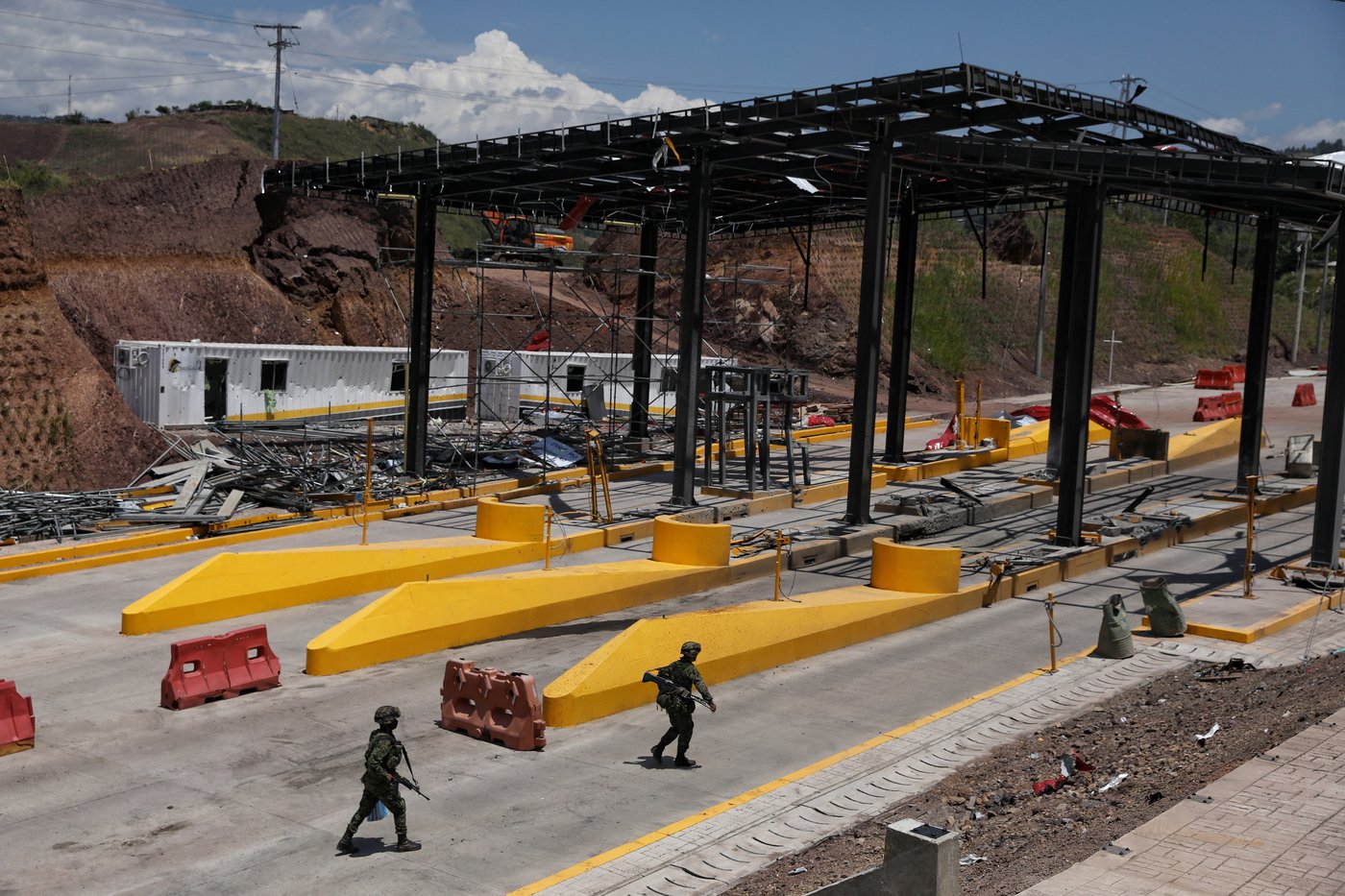 A car-bomb attack targets southwest Colombia a day after conservative president takes office | iNFOnews.ca