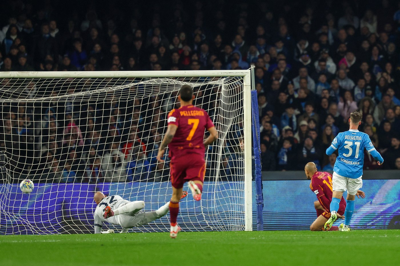 Napoli fights back twice in 2-2 draw with Roma. Donyell Malen gets another brace | iNFOnews.ca