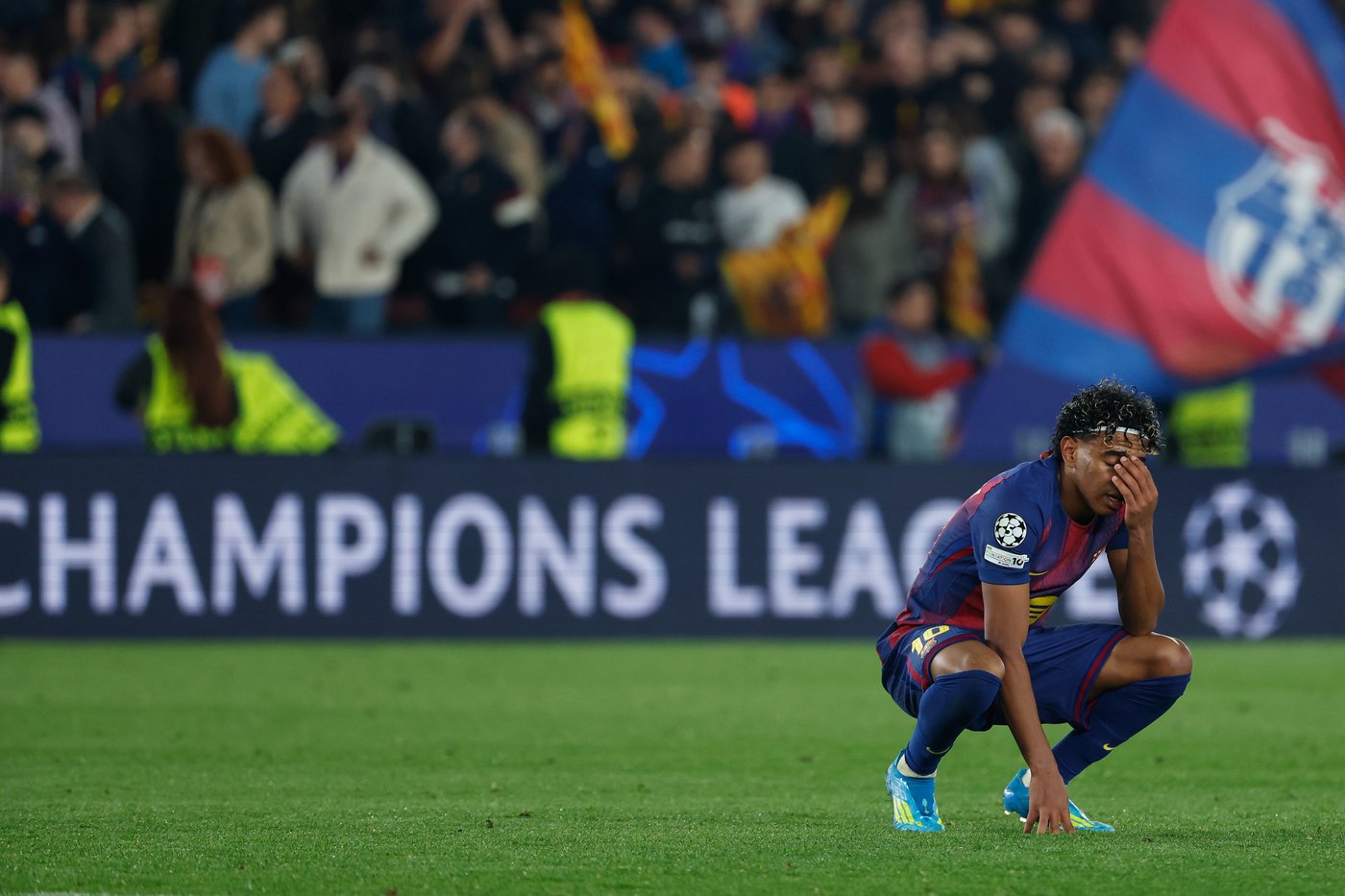 Raphinha apologizes for gesture toward Atletico fans after Barcelona's Champions League elimination | iNFOnews.ca