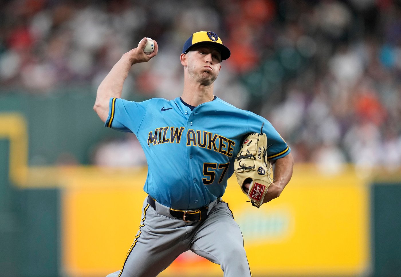 Turang’s 10th-inning sacrifice fly lifts the Brewers past the Astros 5-4 | iNFOnews.ca