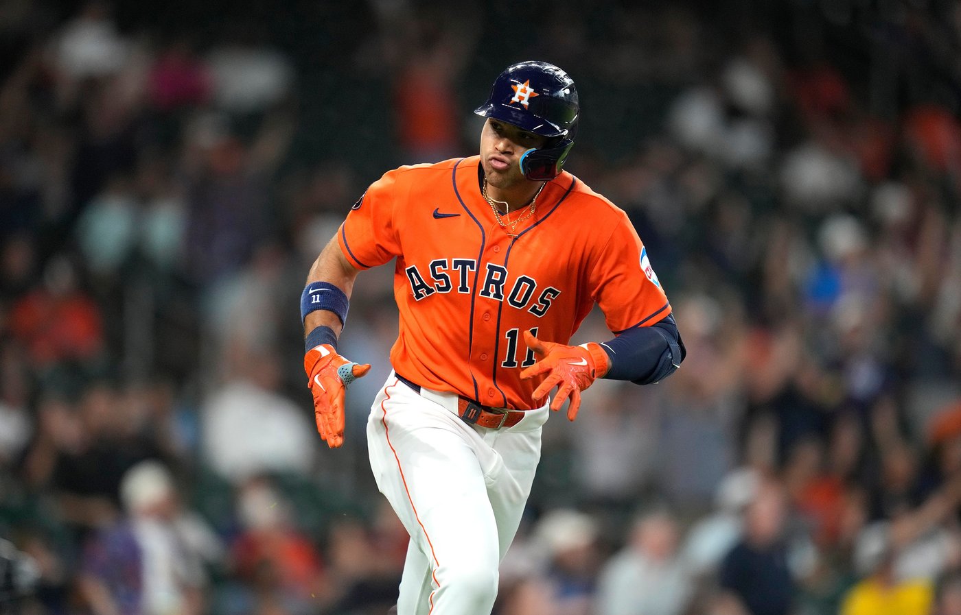 Turang’s 10th-inning sacrifice fly lifts the Brewers past the Astros 5-4 | iNFOnews.ca