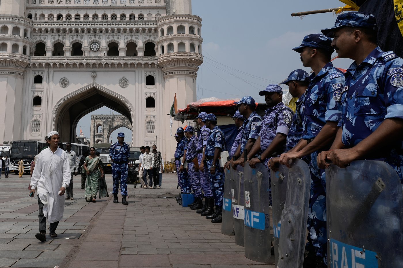 A look at celebrations for Eid al-Fitr around the world, in photos | iNFOnews.ca