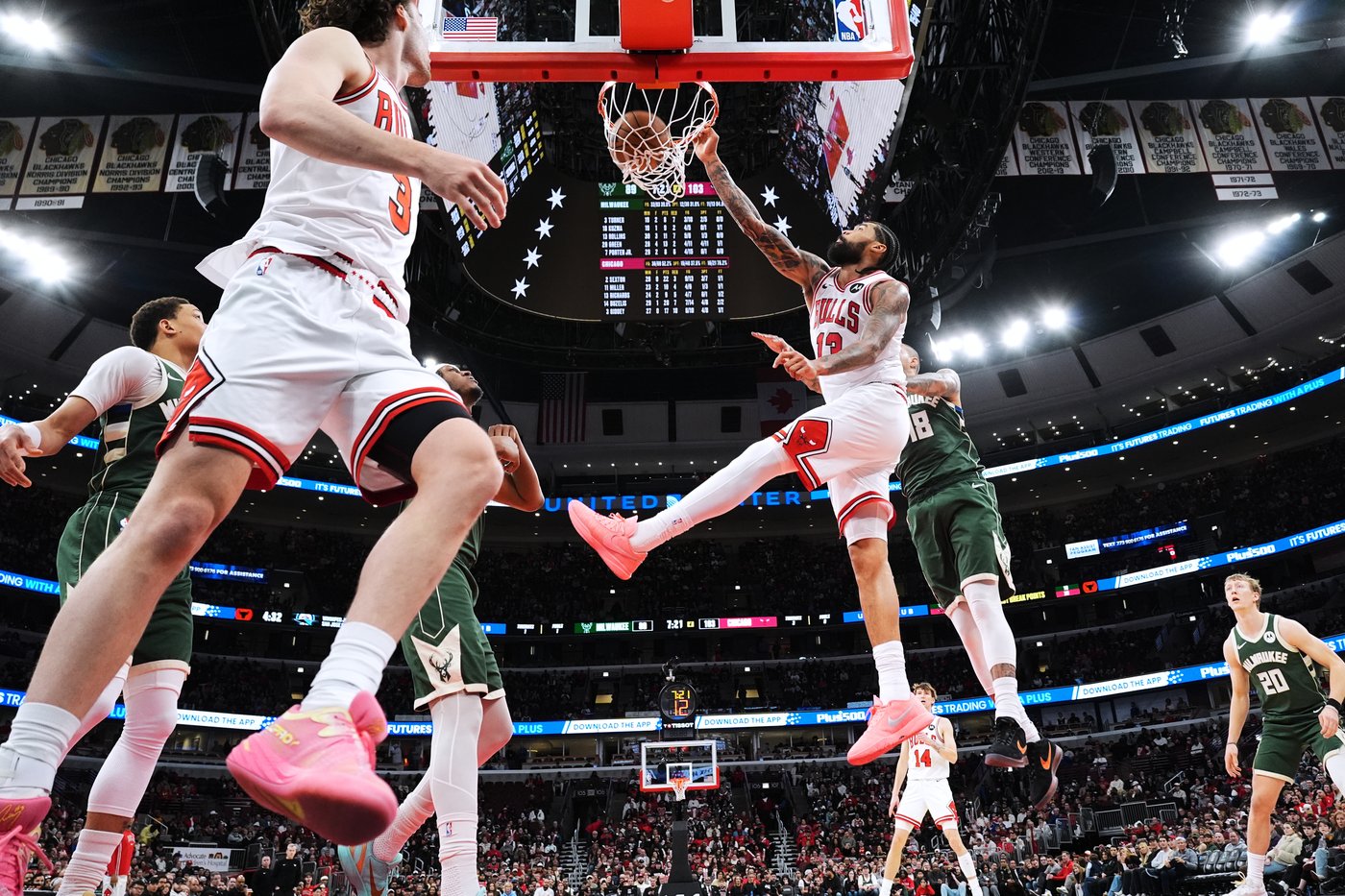 Giddey has triple-double, Bulls use 27-0 run to beat Bucks 120-97 and stop 11-game slide | iNFOnews.ca
