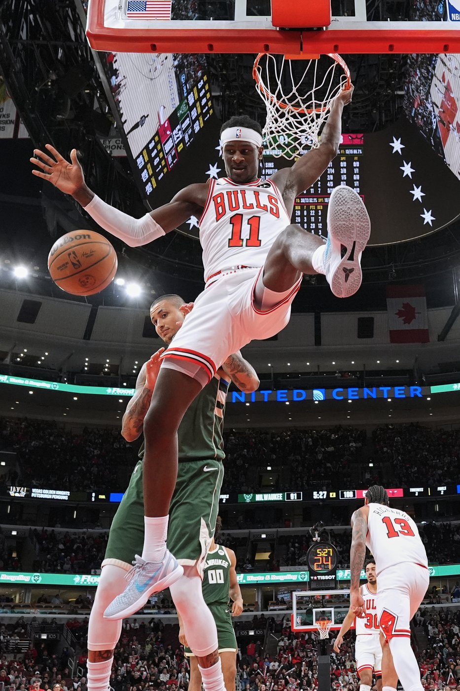 Giddey has triple-double, Bulls use 27-0 run to beat Bucks 120-97 and stop 11-game slide | iNFOnews.ca