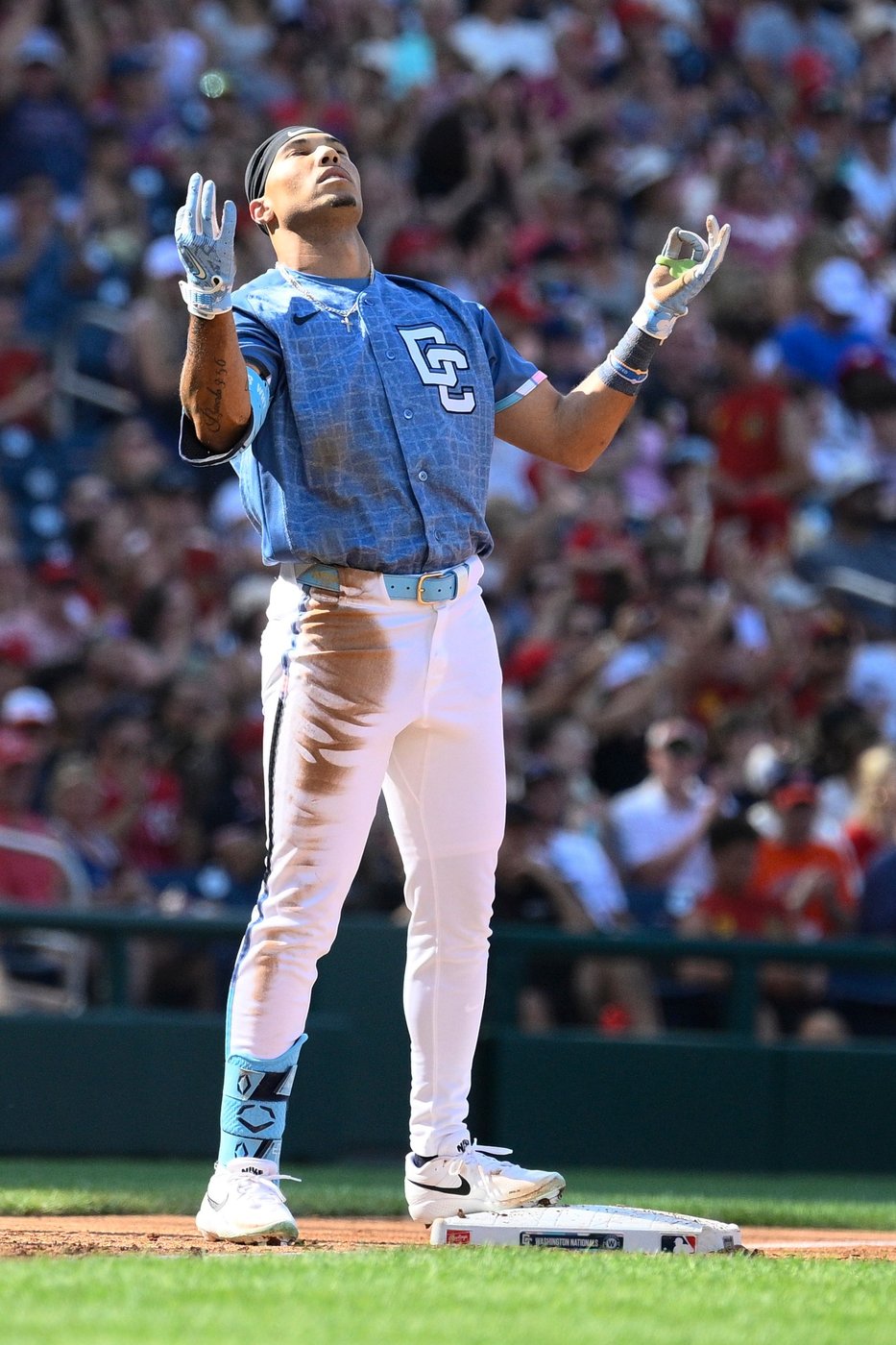 CJ Abrams homers, drives in three runs as the Nationals beat the Diamondbacks 5-3 | iNFOnews.ca