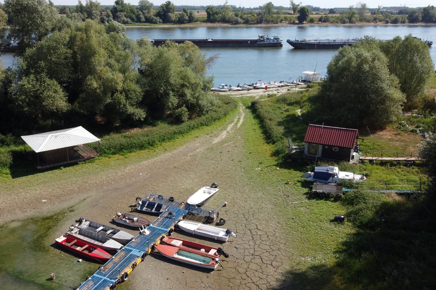 Record-low Danube River affects tourism and industry as drought and heat grip Central Europe | iNFOnews.ca