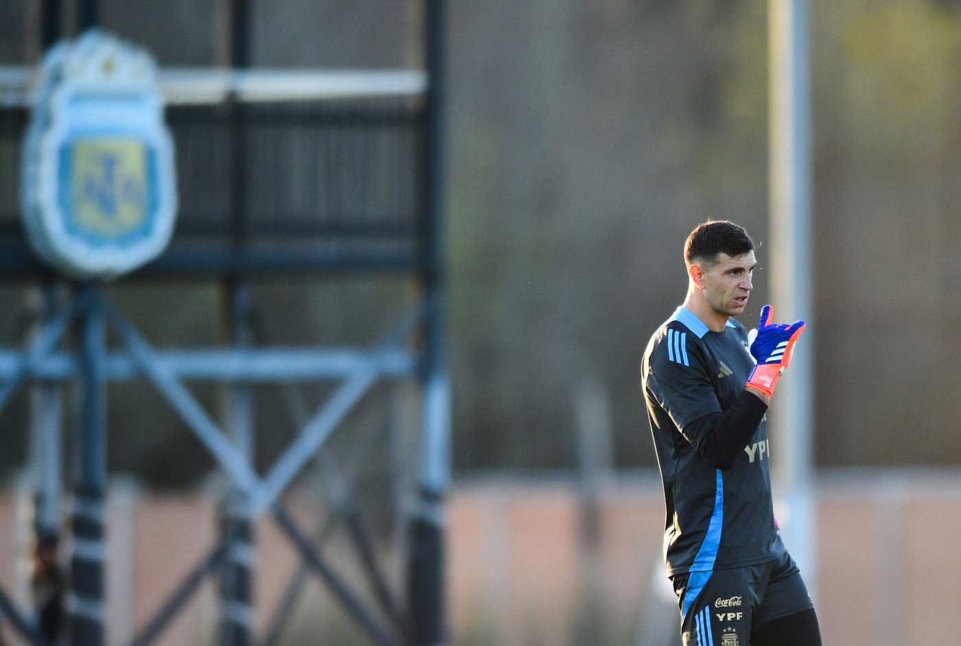 Emiliano Martínez’s mind games: From childhood tricks to FIFA’s code for goalkeepers | iNFOnews.ca