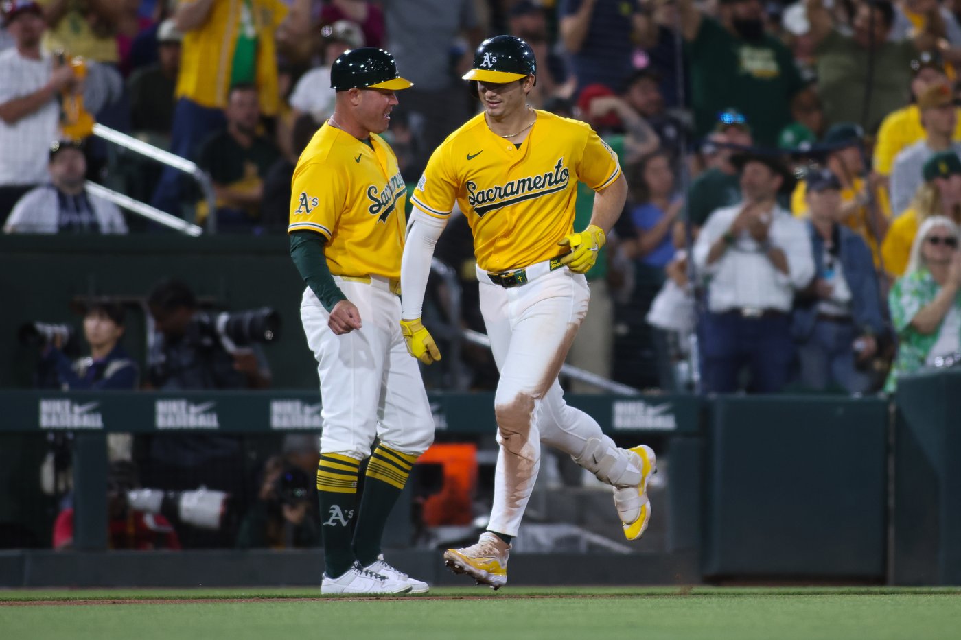 Athletics hit 3 homers to beat Yankees 6-4 and snap a 4-game losing streak | iNFOnews.ca