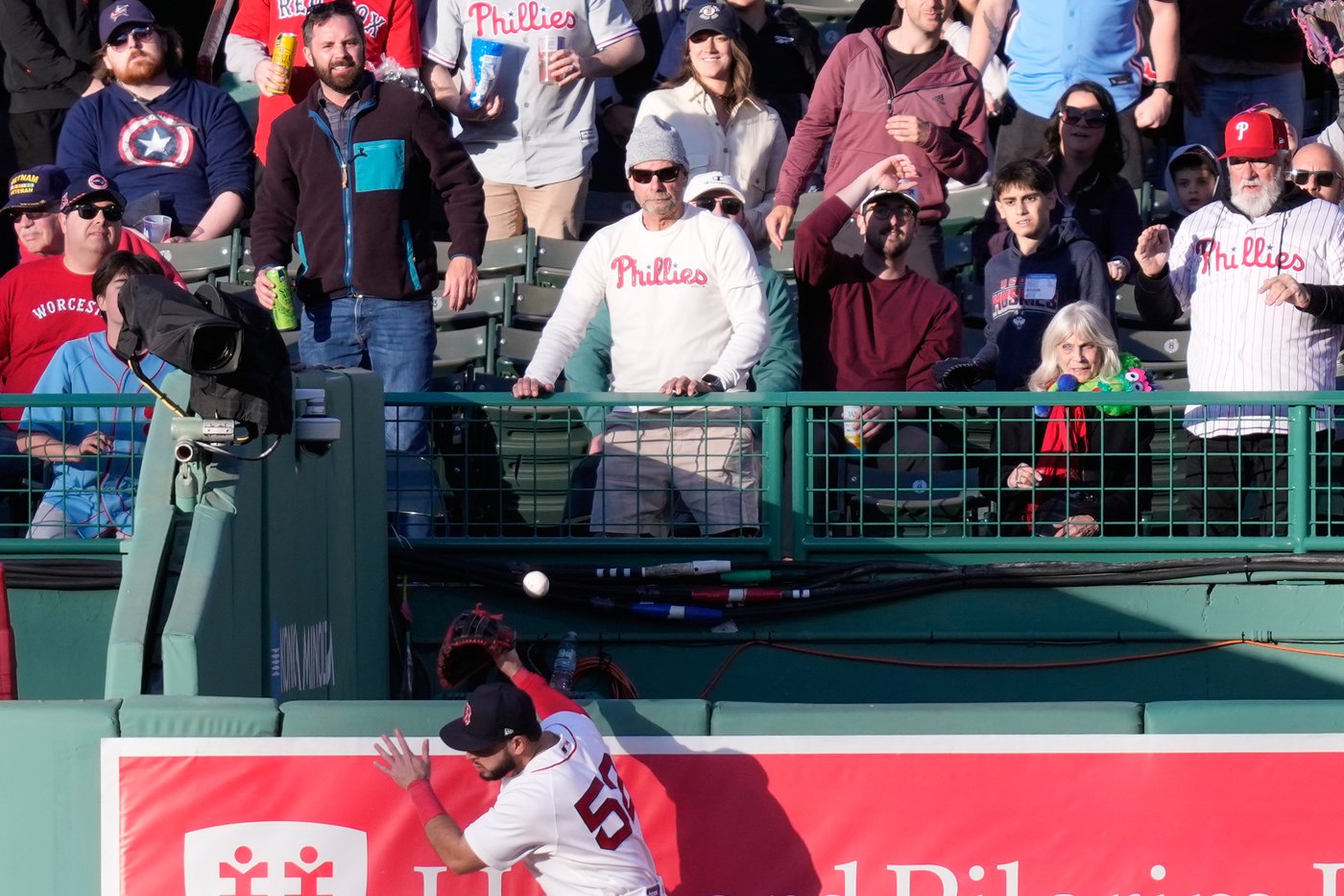 Schwarber homers for 5th straight game, Mattingly earns 900th win as Phillies beat Red Sox 2-1 | iNFOnews.ca
