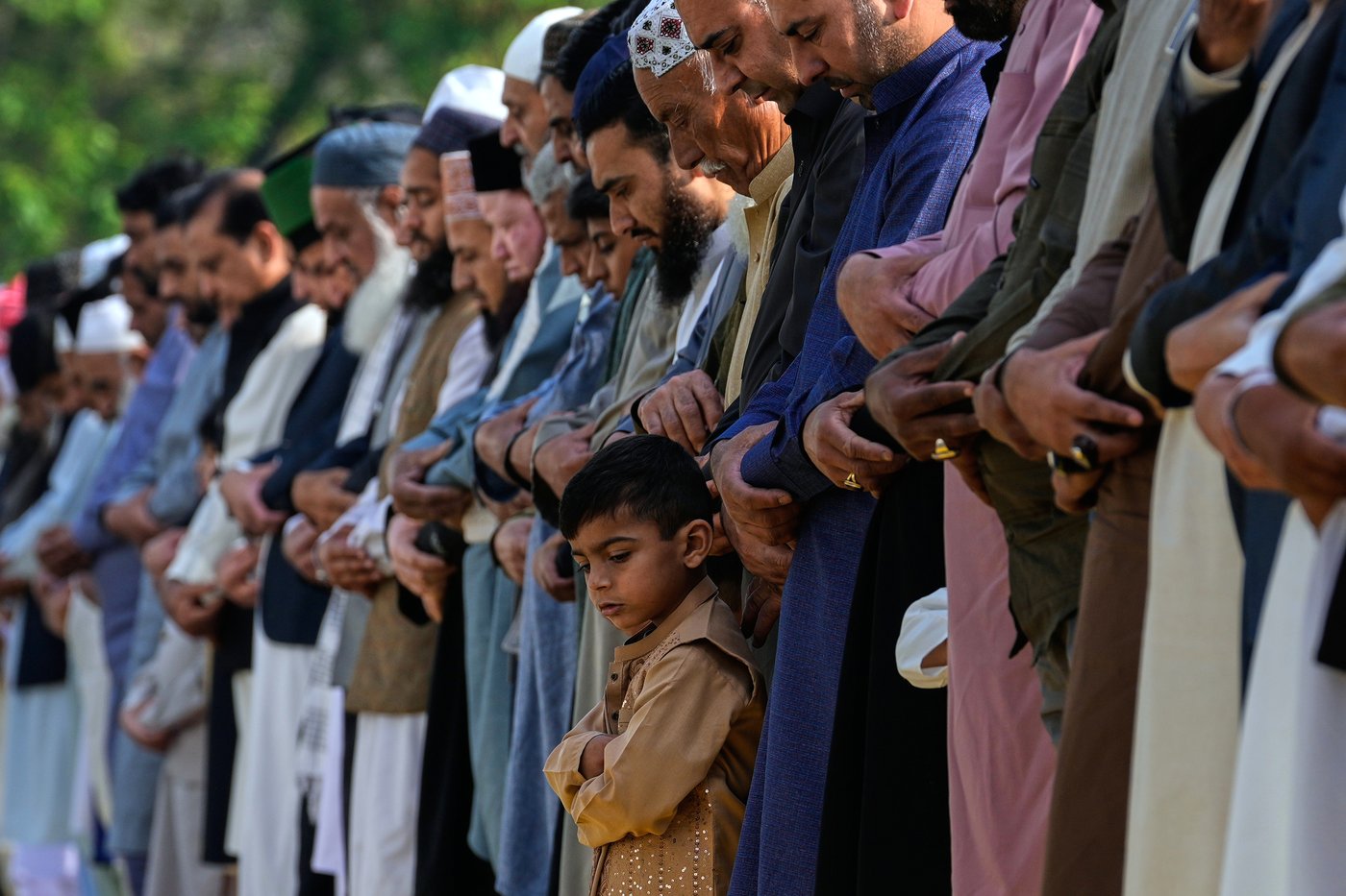 A look at celebrations for Eid al-Fitr around the world, in photos | iNFOnews.ca