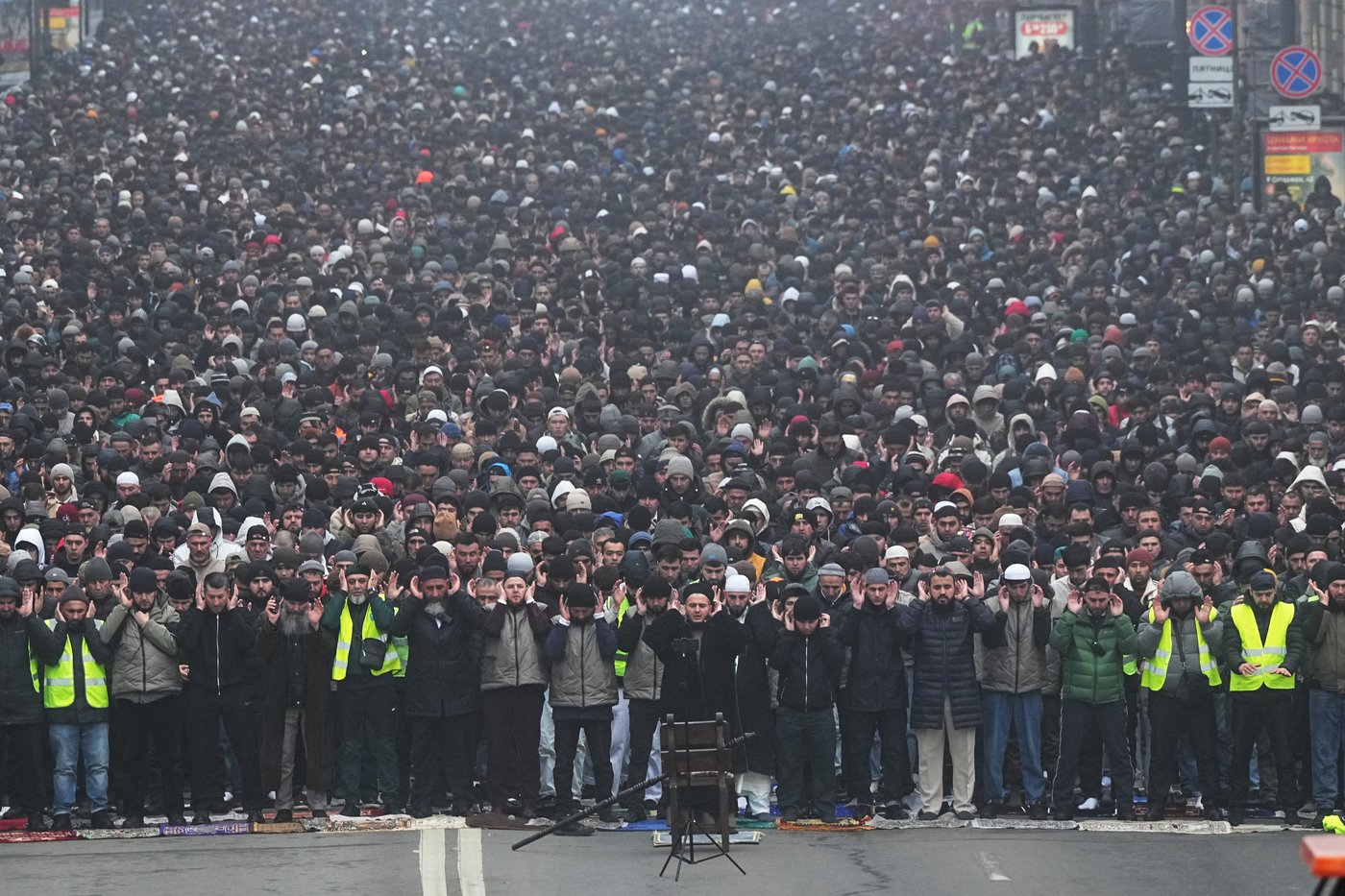 A look at celebrations for Eid al-Fitr around the world, in photos | iNFOnews.ca