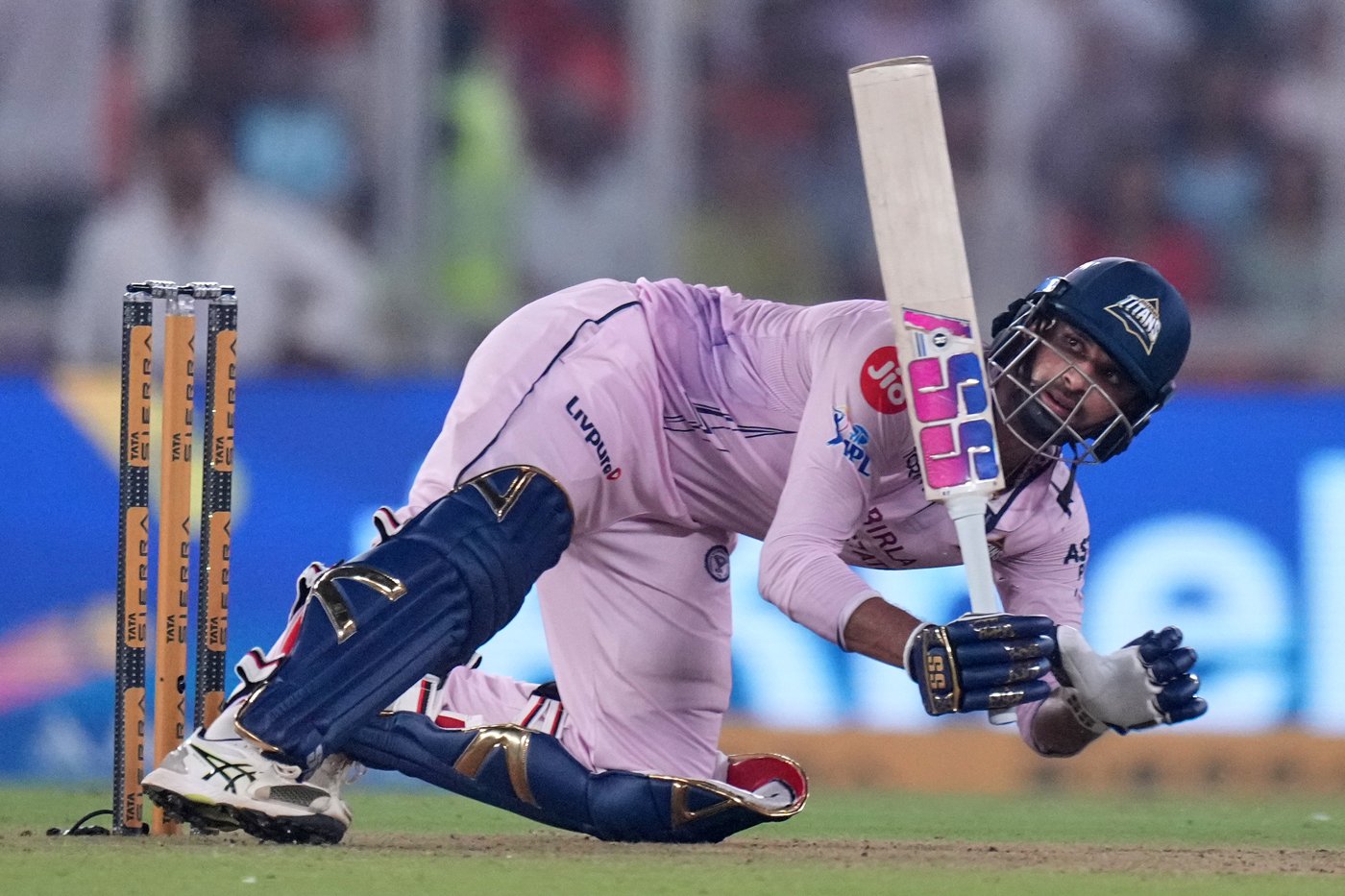 Gujarat pacers raze Hyderabad for 86 runs to go top of IPL | iNFOnews.ca