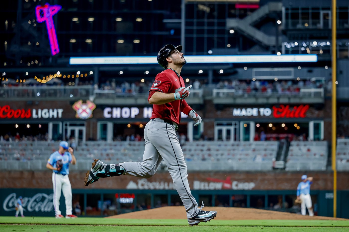 Arizona third baseman Arenado worried after leaving loss to the Braves with left trunk discomfort | iNFOnews.ca