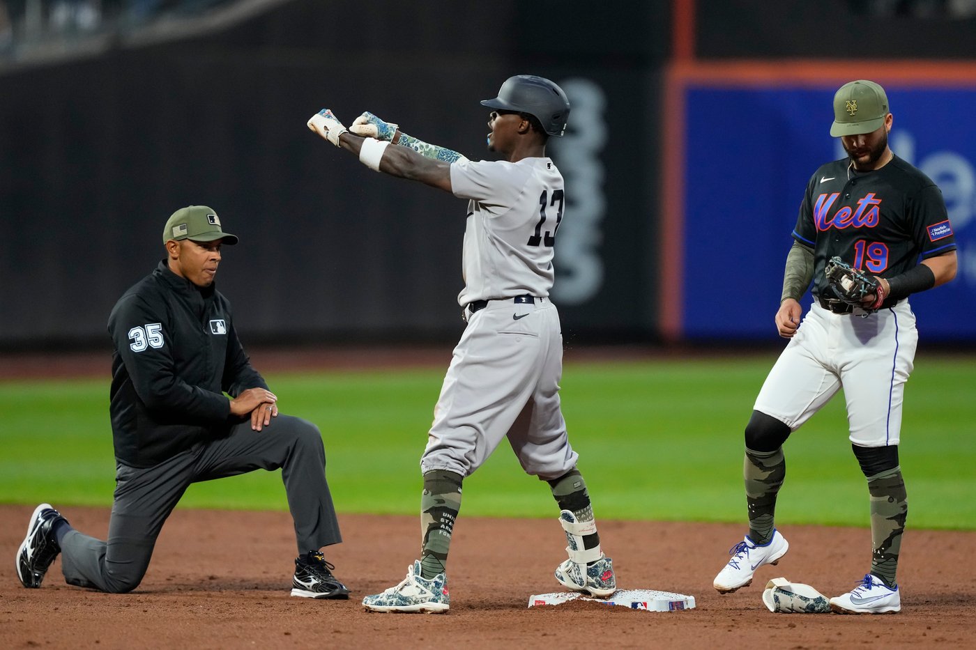 Jazz Age style: Chisholm borrows Stanton's baggy pants, Caballero's bat to spark turnaround | iNFOnews.ca