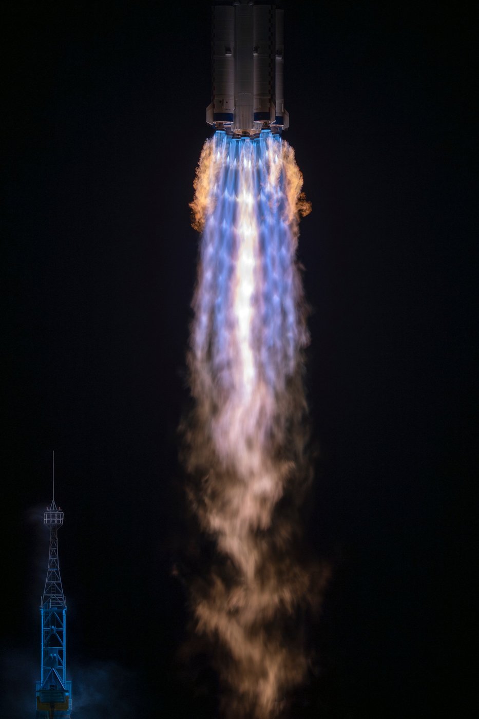 See the world in vertical: Top photos by AP photojournalists | iNFOnews.ca