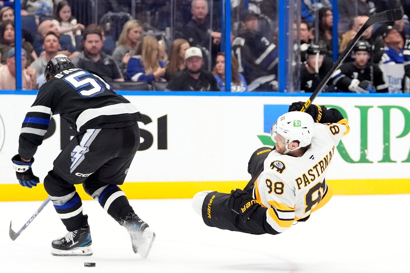 Lightning beat the Bruins 3-1 hours after securing a playoff spot | iNFOnews.ca