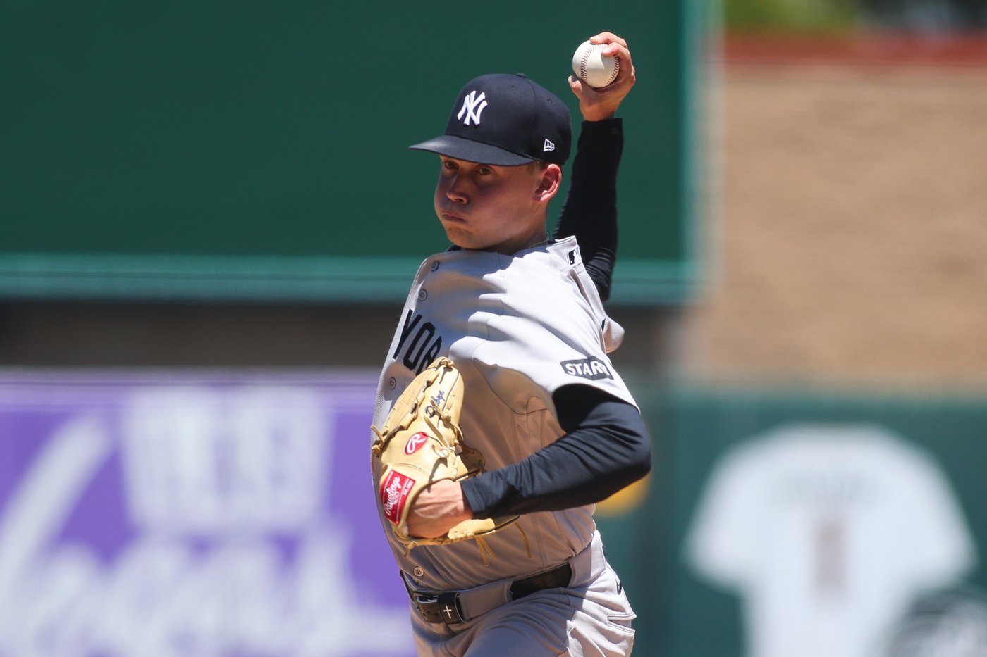 The Yankees use a 13-run 3rd inning to beat the Athletics 13-8 | iNFOnews.ca