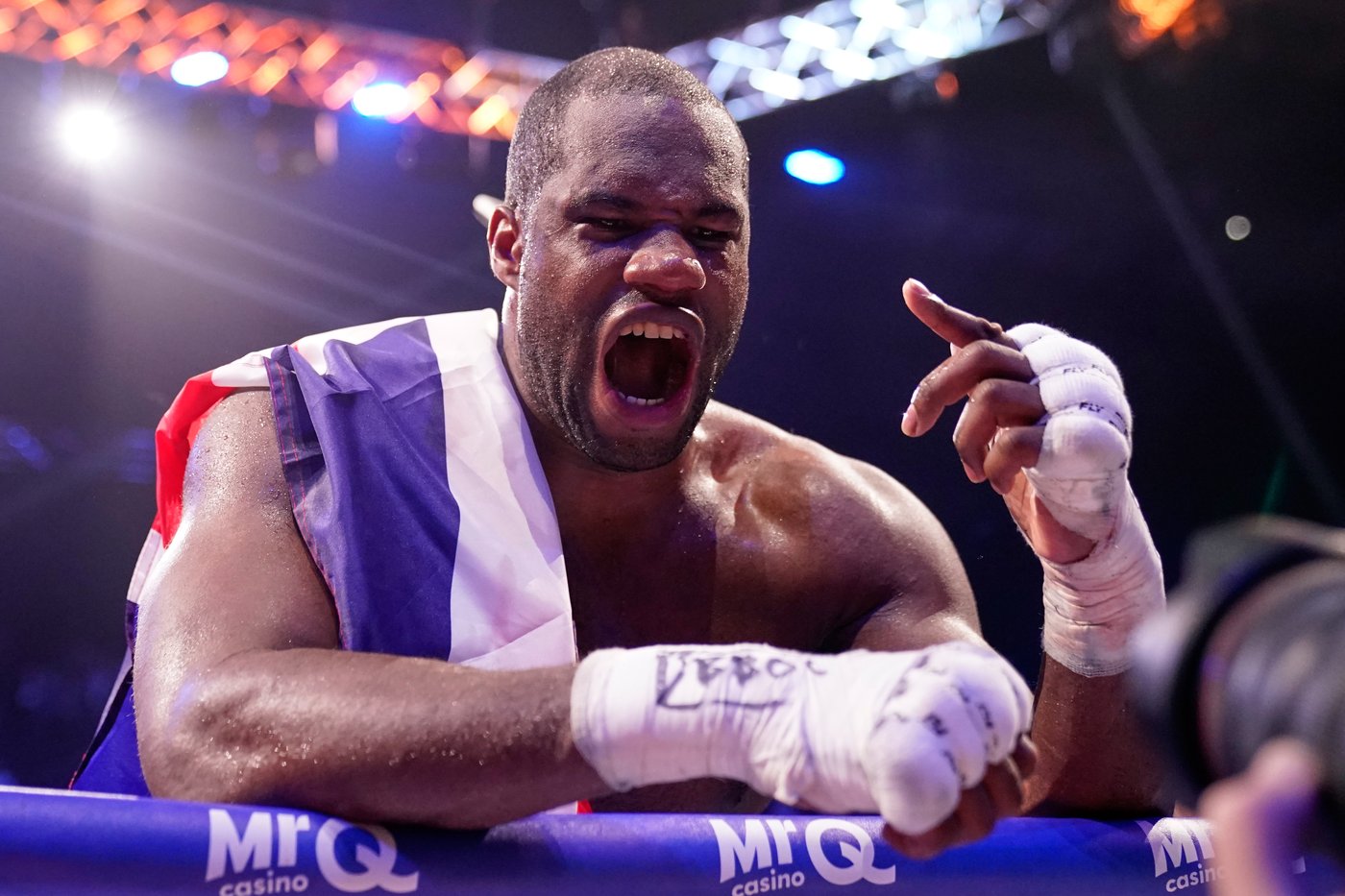 Dubois shakes off knockdowns and stops Wardley to win WBO heavyweight title | iNFOnews.ca