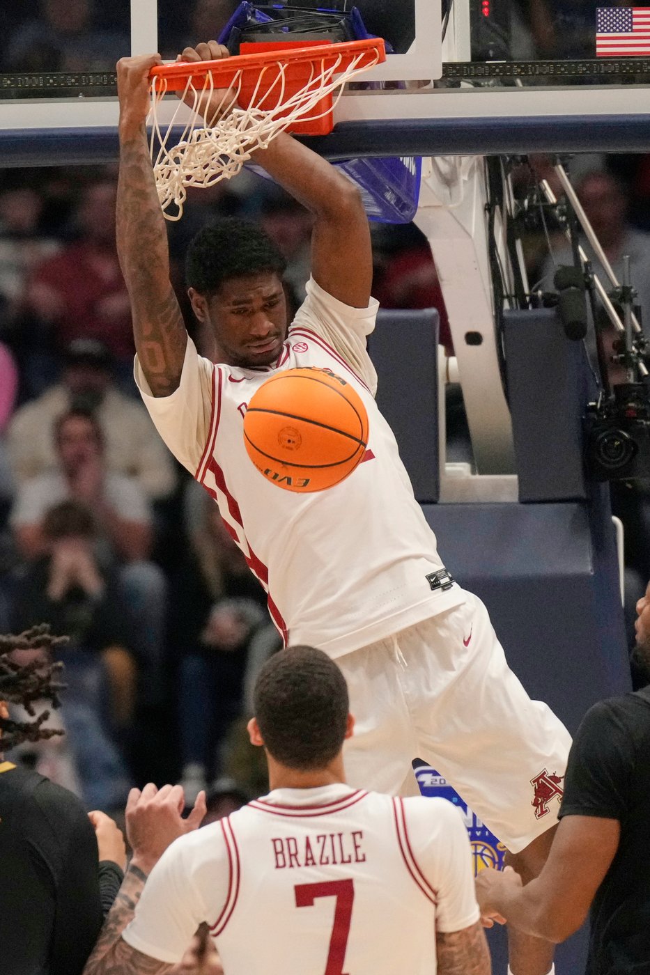 Arkansas tops Vanderbilt 86-75 to win SEC Tournament title | iNFOnews.ca