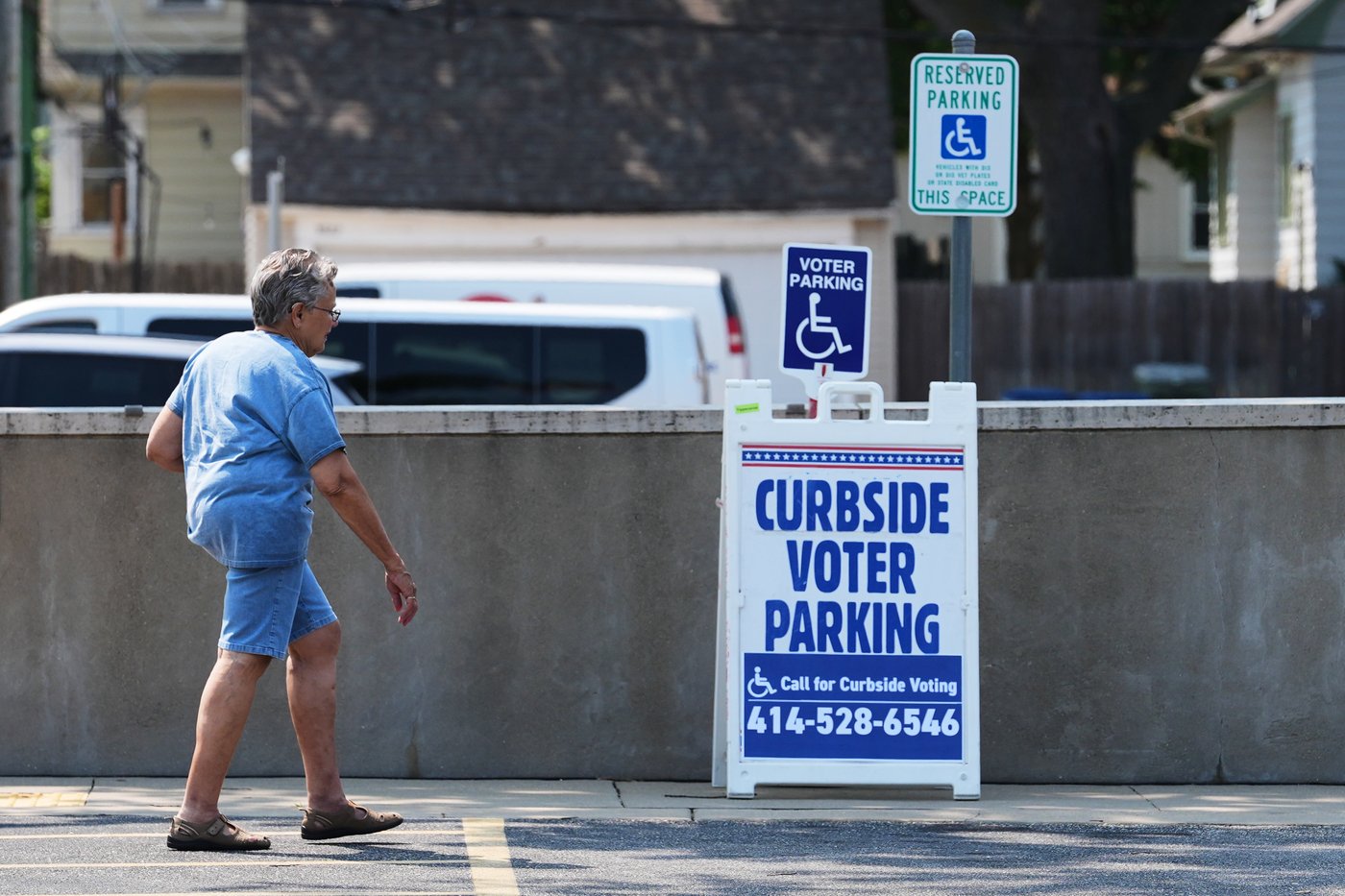 Wisconsin Democrats casting early ballots are divided over whether democratic socialist can win | iNFOnews.ca Wisconsin Democrats casting early ballots are divided over whether democratic socialist can win | iNFOnews.ca
