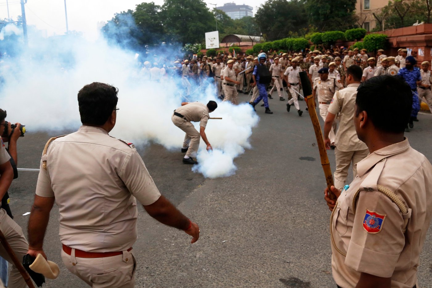 India police use tear gas to stop march on Parliament by Cockroach movement supporters | iNFOnews.ca India police use tear gas to stop march on Parliament by Cockroach movement supporters | iNFOnews.ca