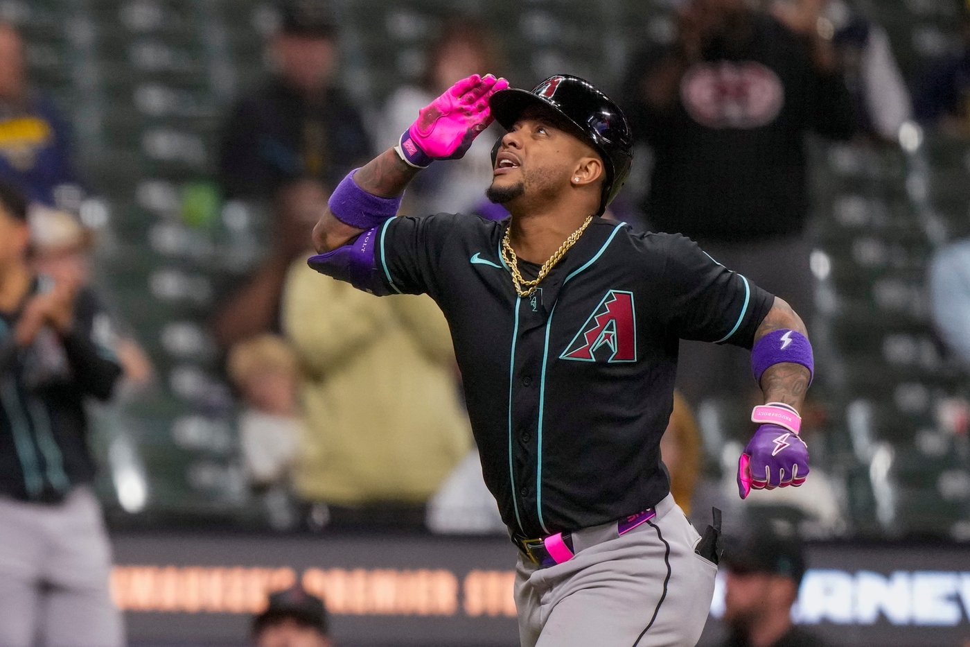 D-backs hit 4 homers and Vargas stretches hit streak in 6-2 win over Brewers | iNFOnews.ca