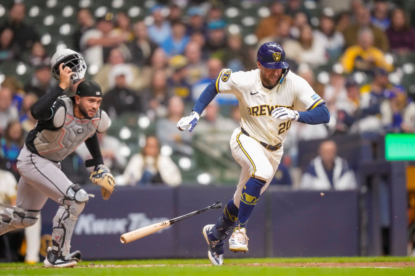 D-backs hit 4 homers and Vargas stretches hit streak in 6-2 win over Brewers | iNFOnews.ca