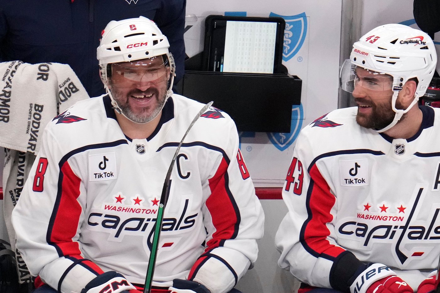 Alex Ovechkin appreciates standing ovation during possible final game in Pittsburgh | iNFOnews.ca