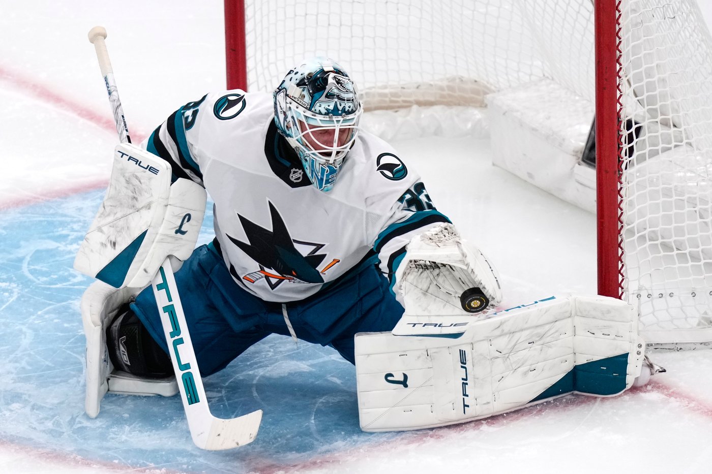 Sharks beat Bruins 4-2, snapping Boston’s 13-game home winning streak | iNFOnews.ca