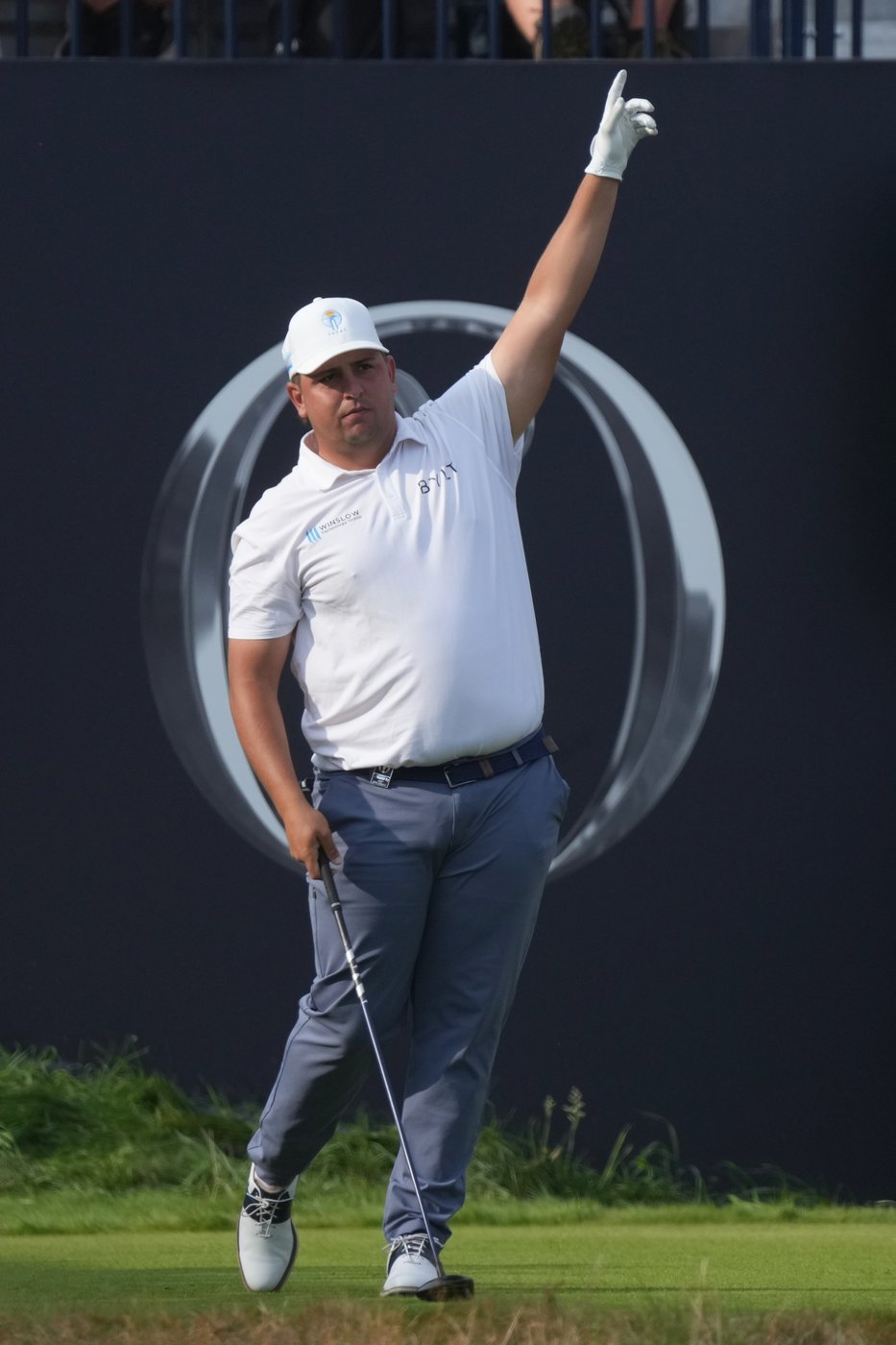 Argentine golfer at British Open makes ear-cup gesture to mimic Enzo's World Cup goal celebration | iNFOnews.ca