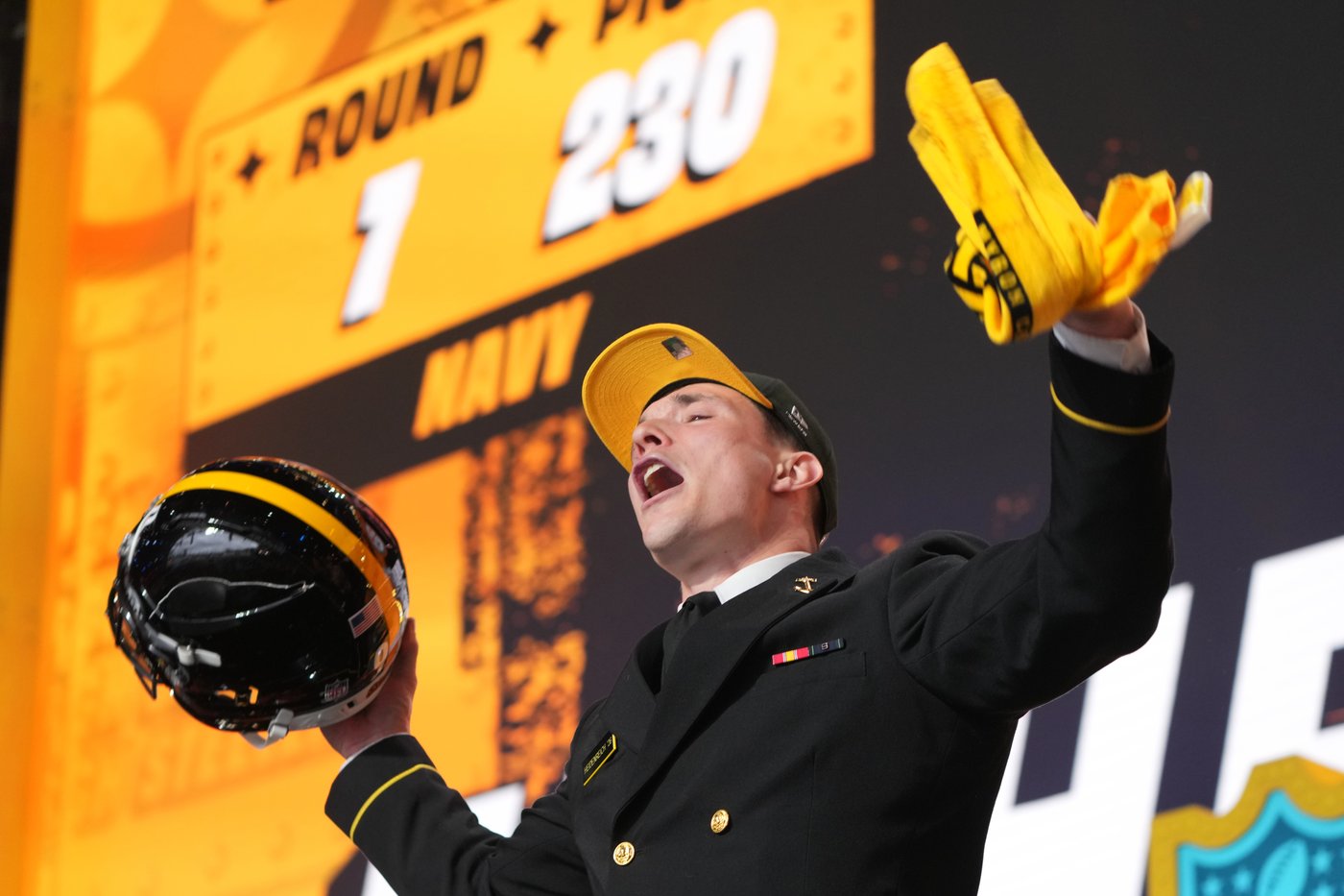 Steelers use 7 of 10 draft picks on offense as they wait for Rodgers to decide on return | iNFOnews.ca
